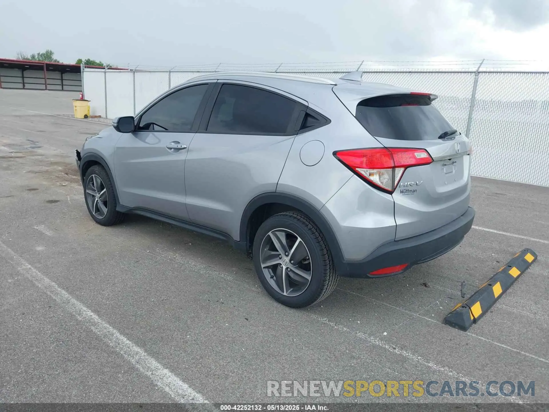 3 Photograph of a damaged car 3CZRU5H58MM733614 HONDA HR-V 2021