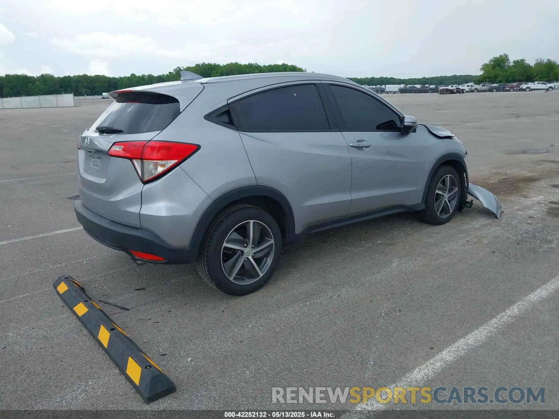 4 Photograph of a damaged car 3CZRU5H58MM733614 HONDA HR-V 2021