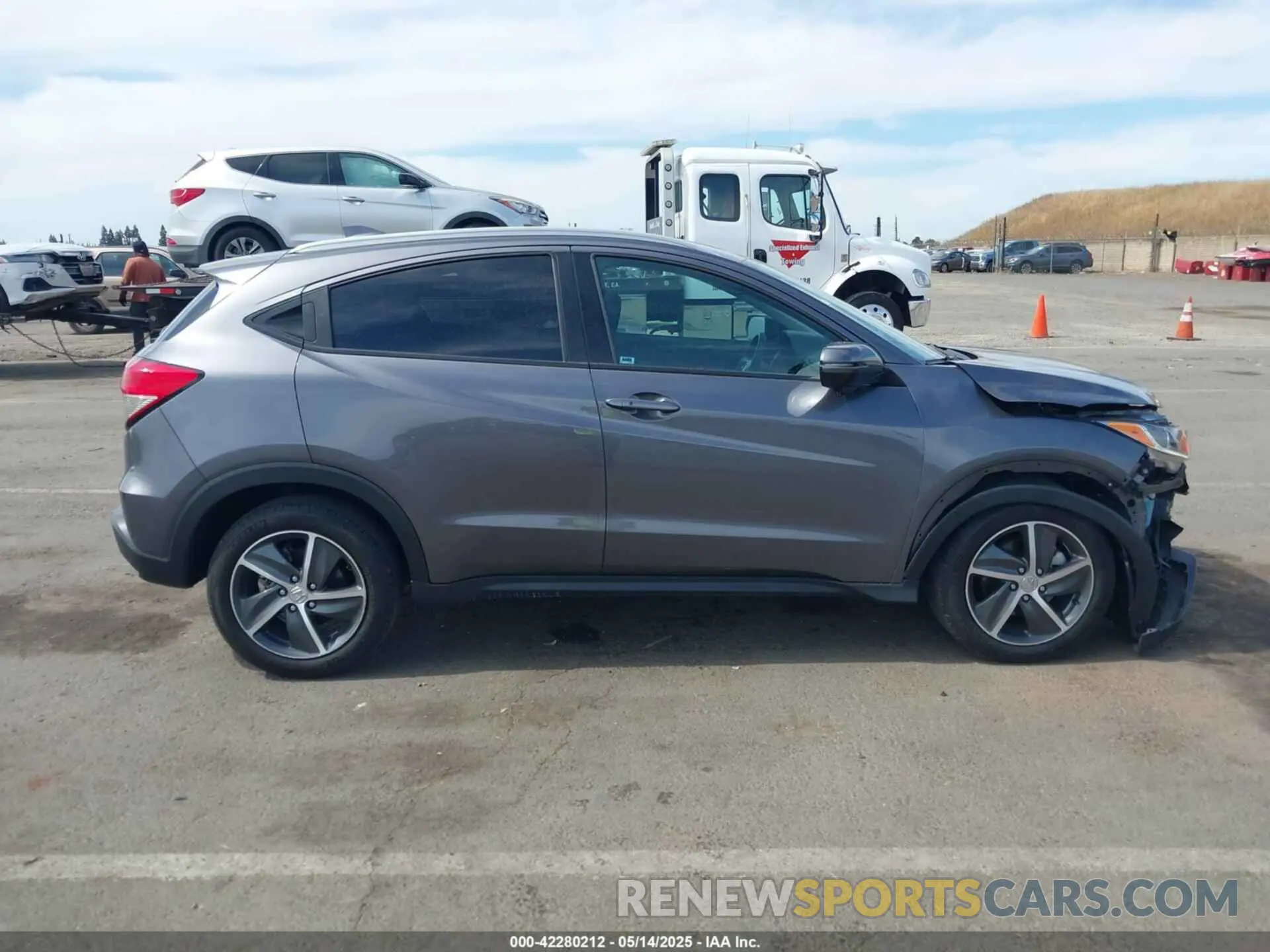 14 Photograph of a damaged car 3CZRU5H59MM710083 HONDA HR-V 2021
