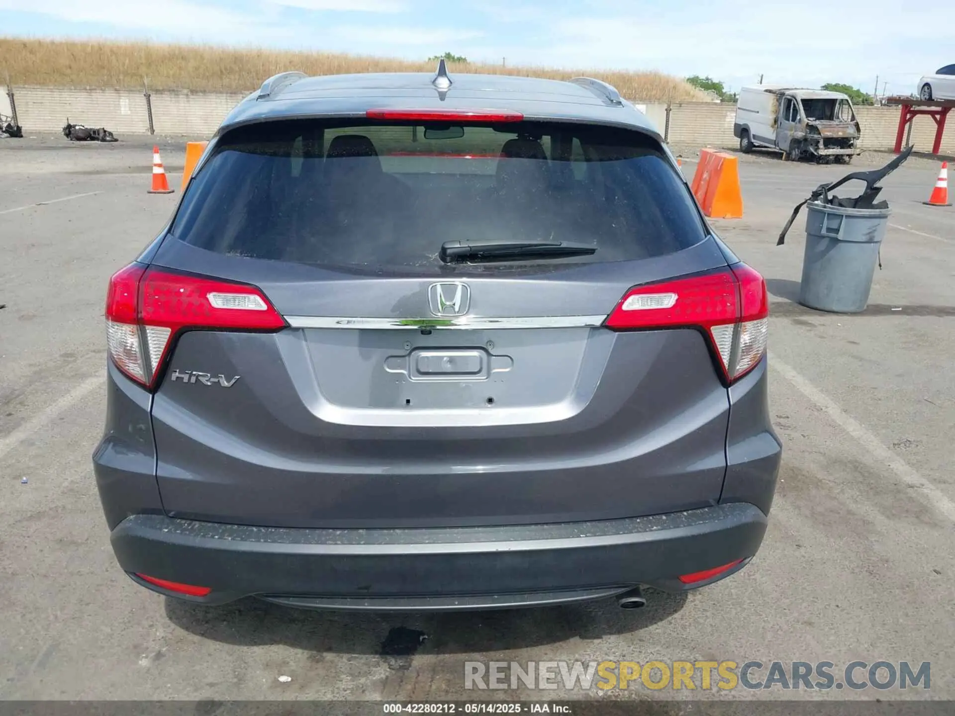 17 Photograph of a damaged car 3CZRU5H59MM710083 HONDA HR-V 2021