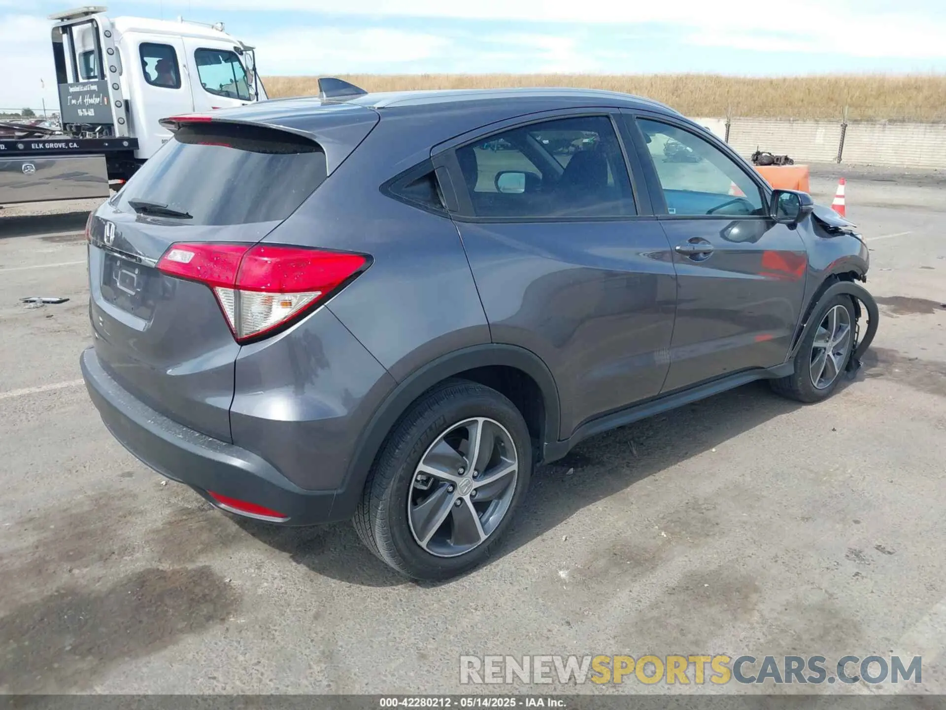 4 Photograph of a damaged car 3CZRU5H59MM710083 HONDA HR-V 2021