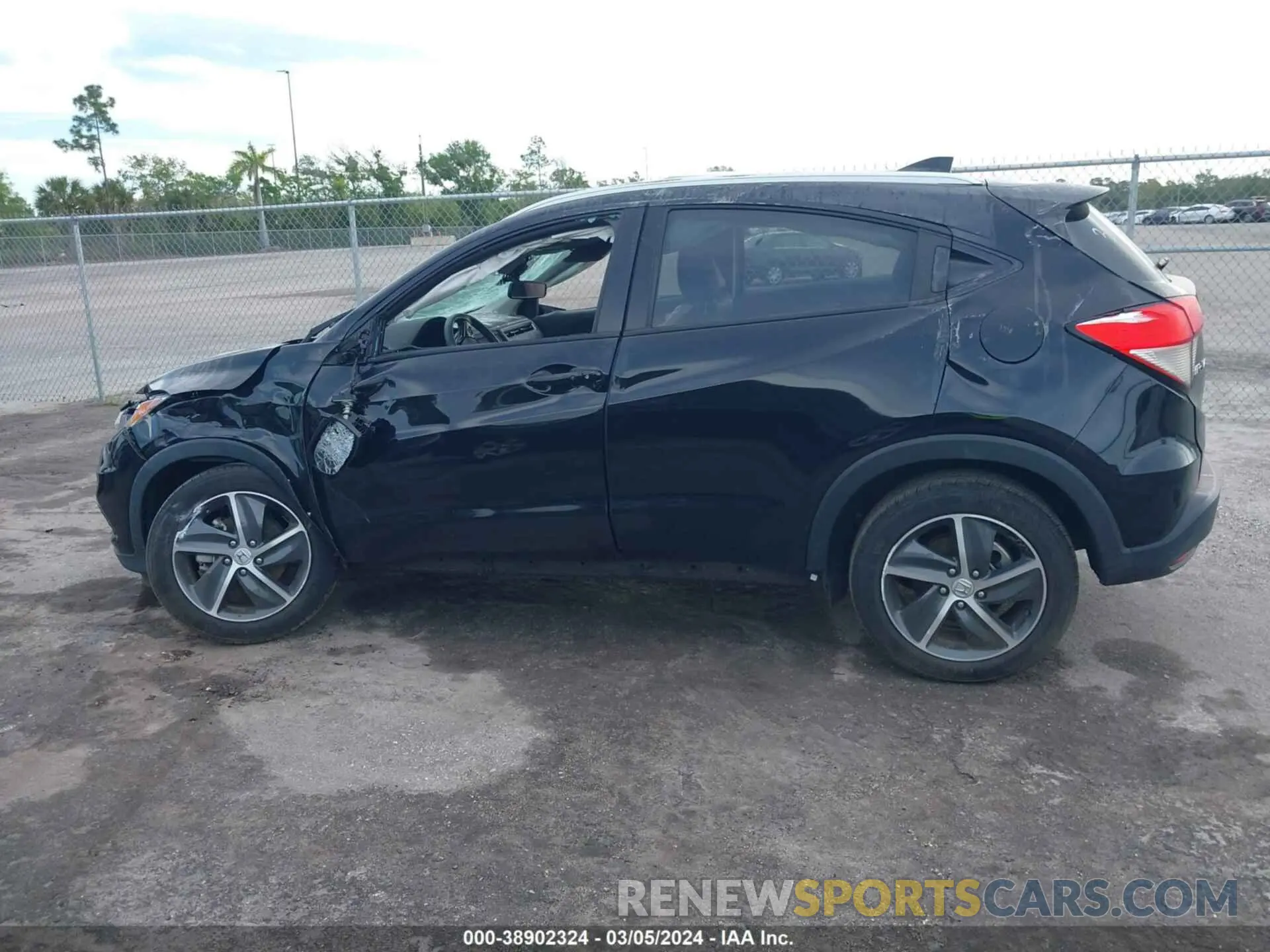 14 Photograph of a damaged car 3CZRU5H74MM703933 HONDA HR-V 2021