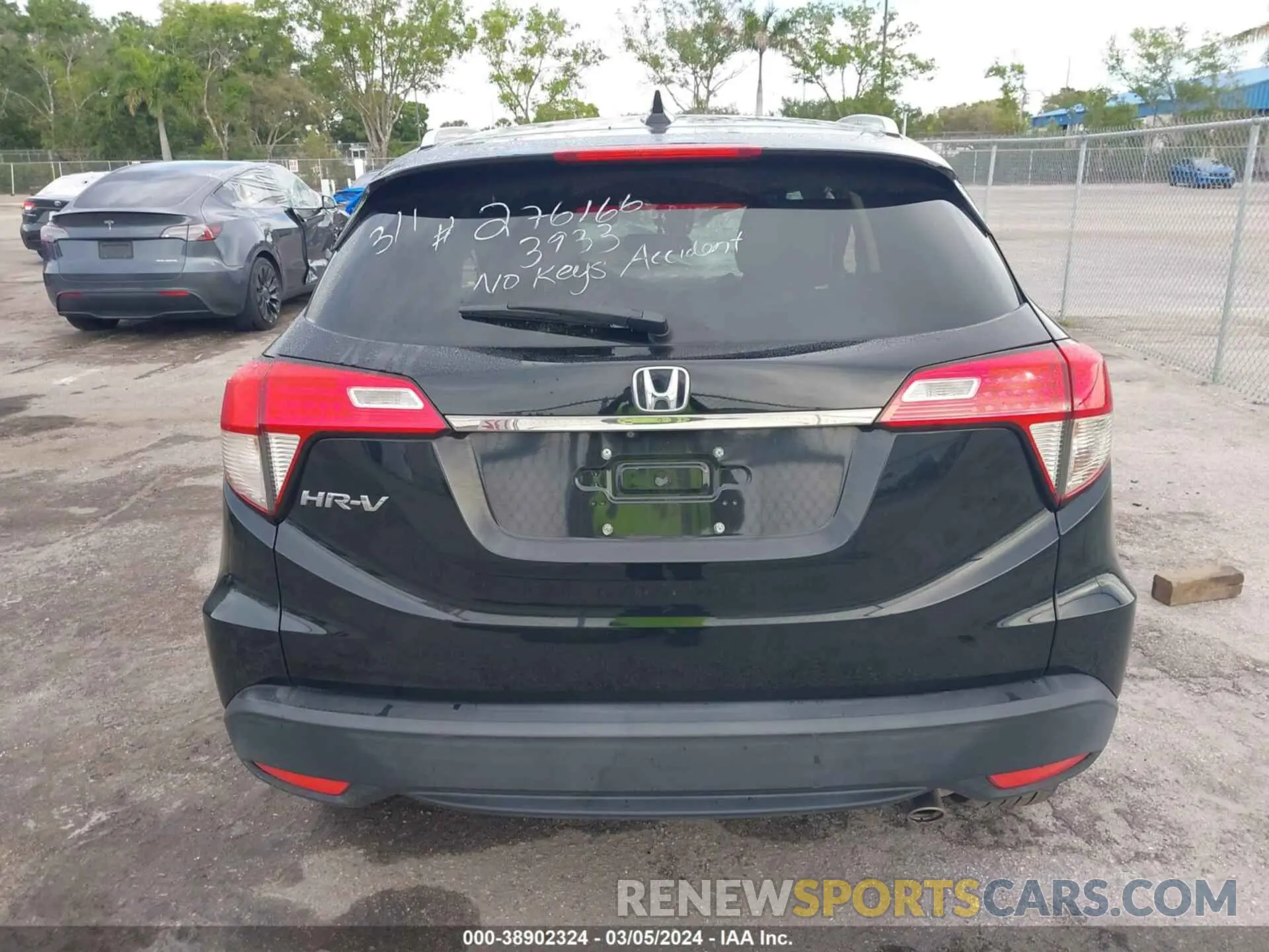 16 Photograph of a damaged car 3CZRU5H74MM703933 HONDA HR-V 2021
