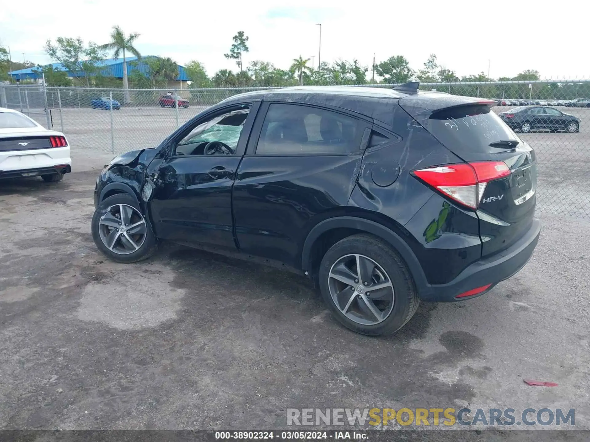 3 Photograph of a damaged car 3CZRU5H74MM703933 HONDA HR-V 2021