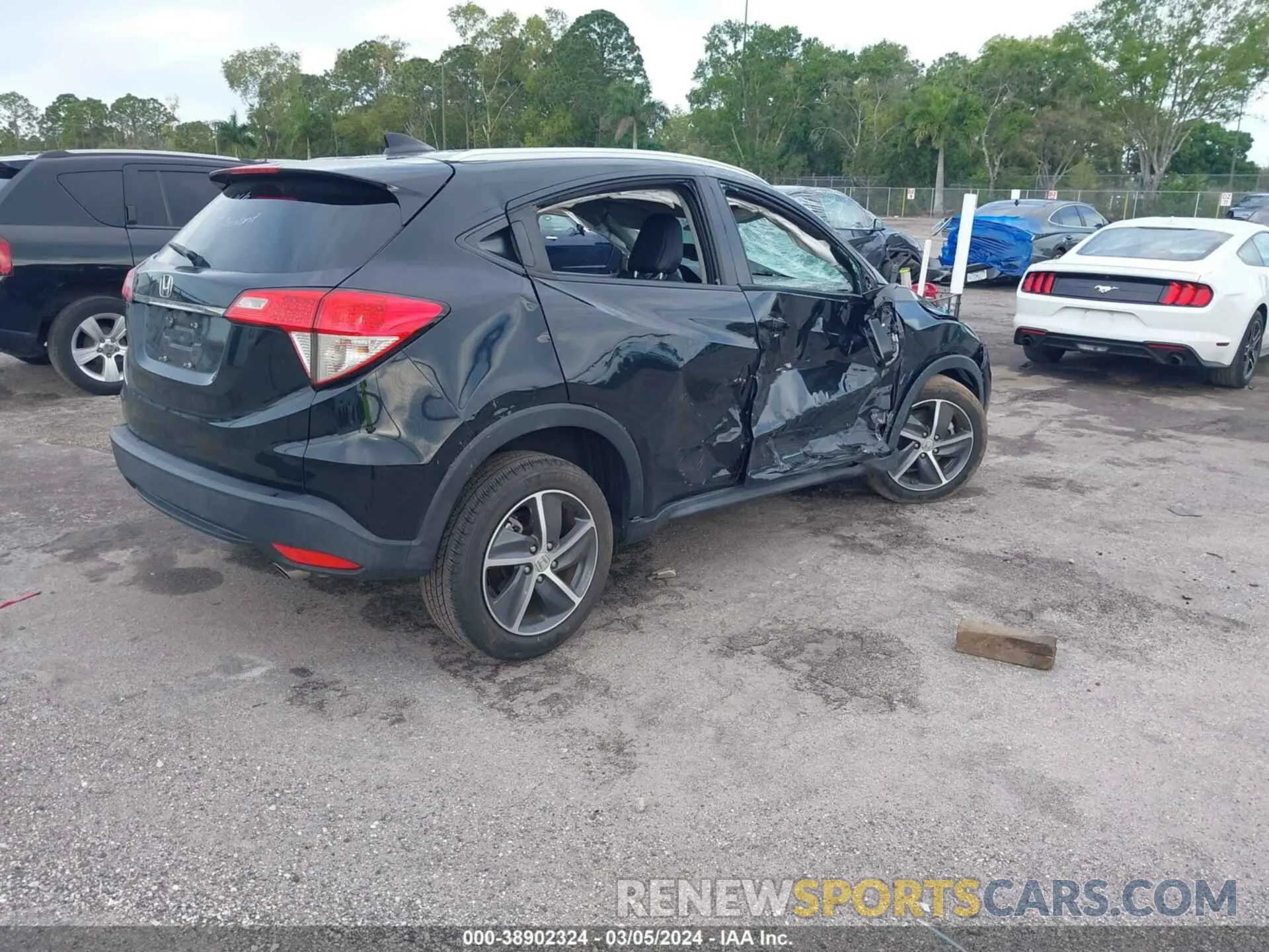4 Photograph of a damaged car 3CZRU5H74MM703933 HONDA HR-V 2021