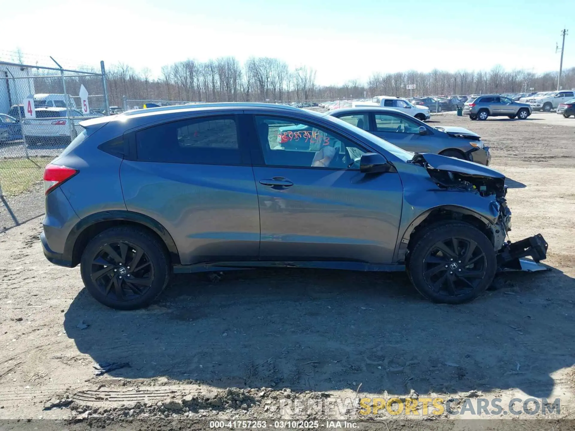 13 Photograph of a damaged car 3CZRU6H10MM702215 HONDA HR-V 2021