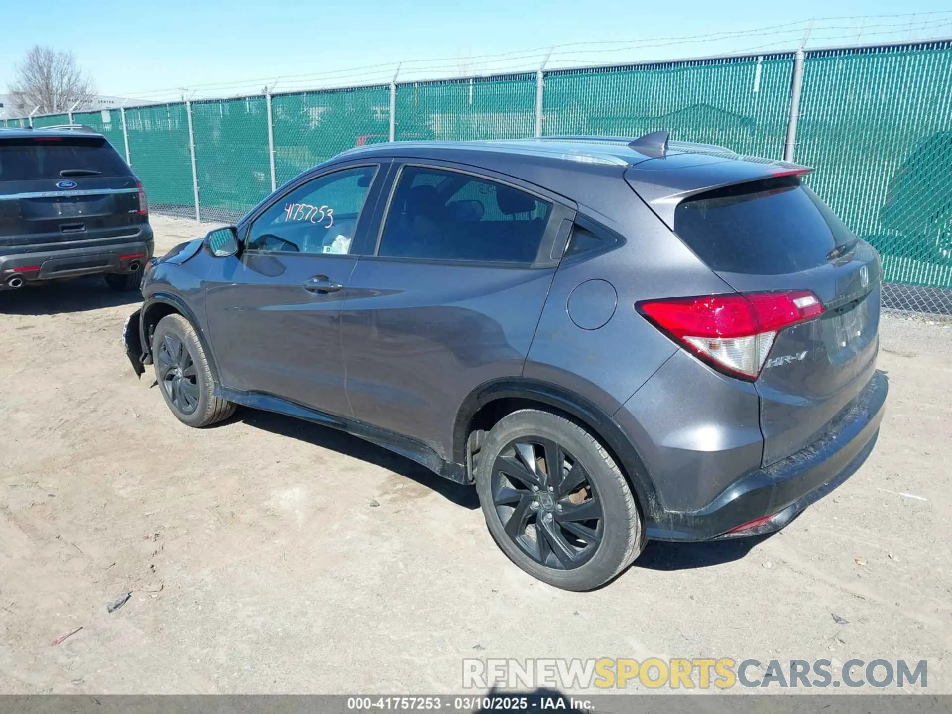 3 Photograph of a damaged car 3CZRU6H10MM702215 HONDA HR-V 2021