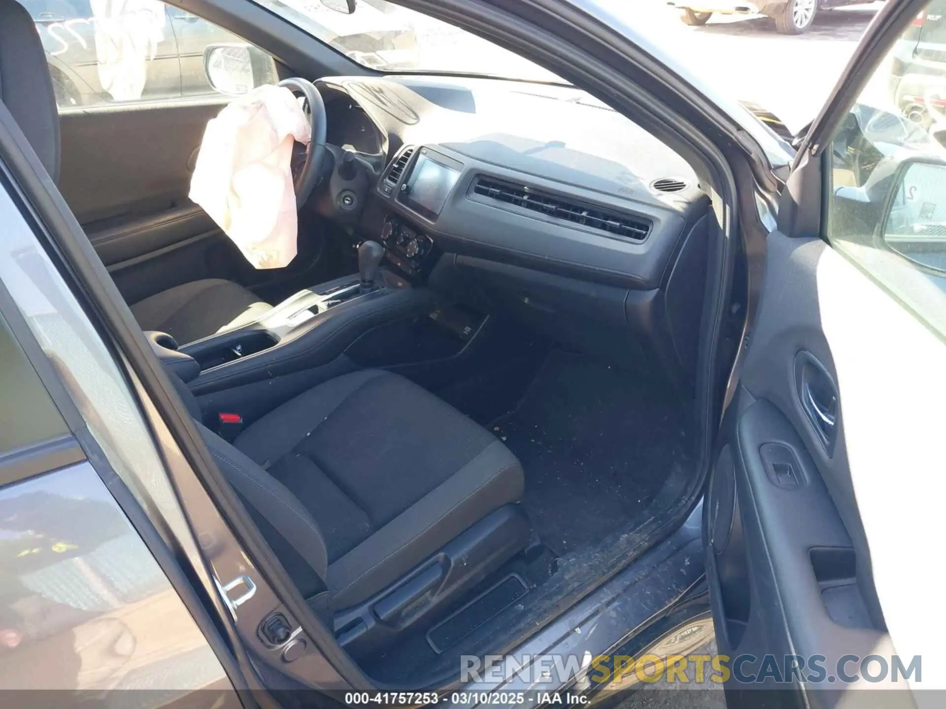 5 Photograph of a damaged car 3CZRU6H10MM702215 HONDA HR-V 2021
