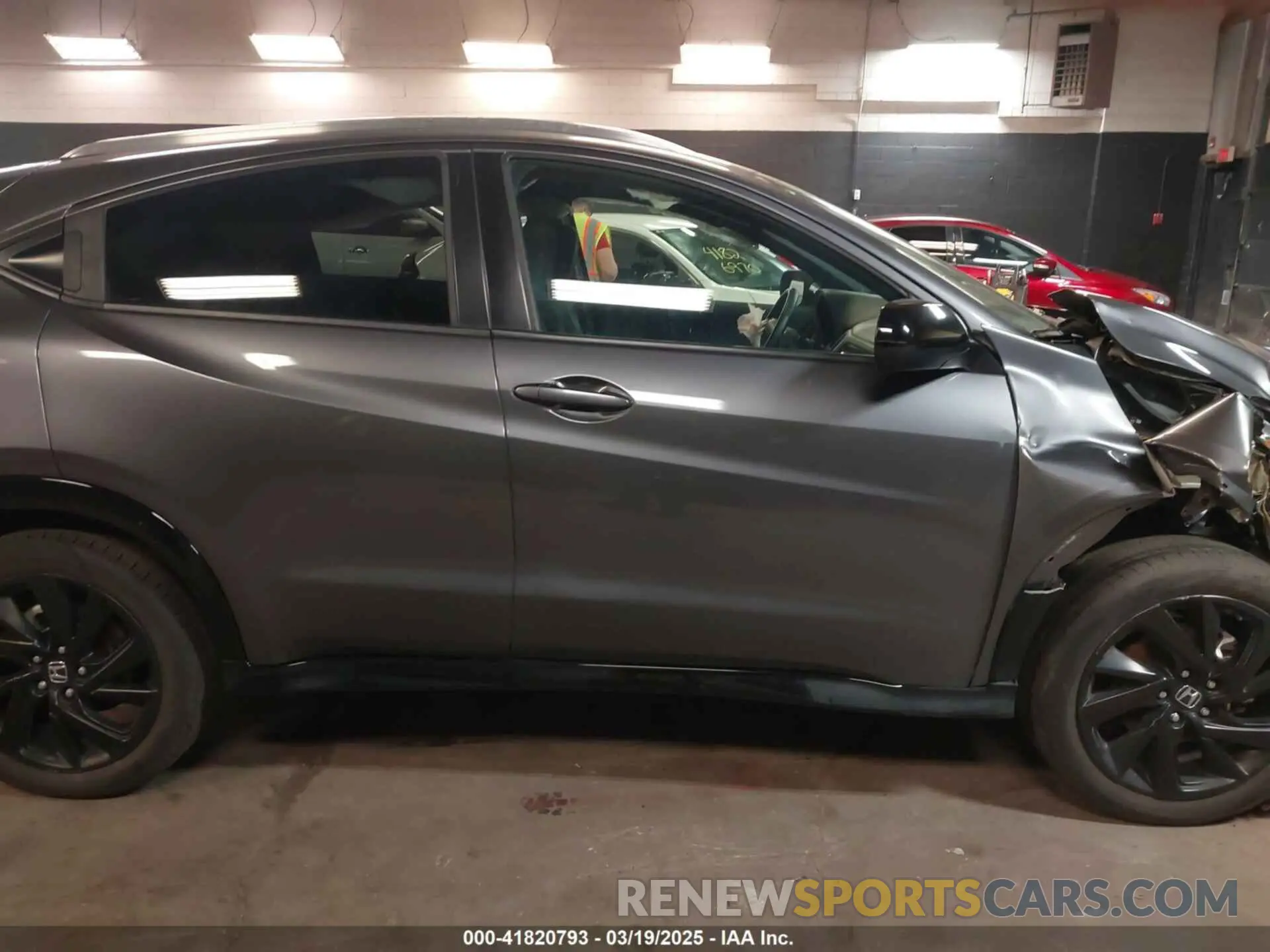 13 Photograph of a damaged car 3CZRU6H11MM740973 HONDA HR-V 2021