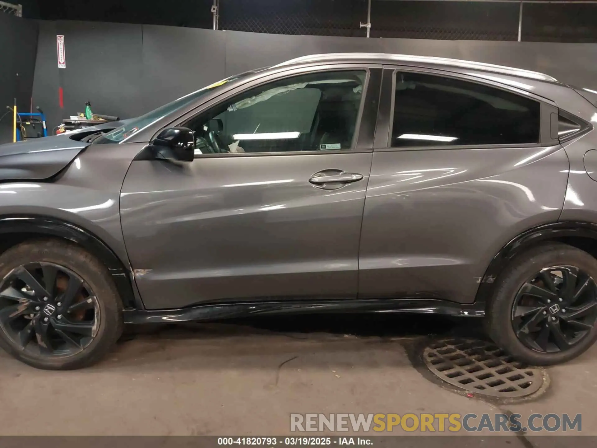 14 Photograph of a damaged car 3CZRU6H11MM740973 HONDA HR-V 2021