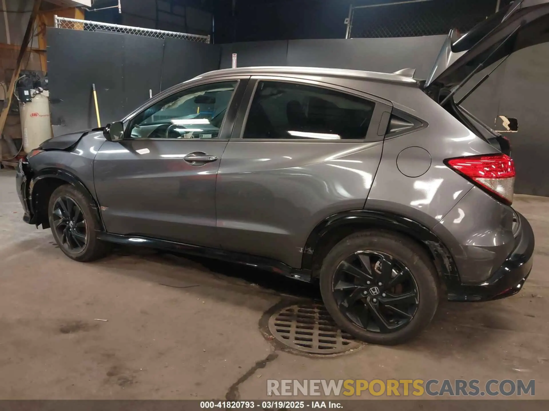 3 Photograph of a damaged car 3CZRU6H11MM740973 HONDA HR-V 2021