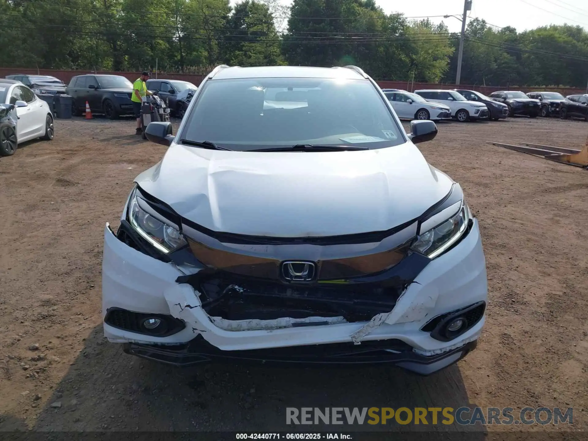 12 Photograph of a damaged car 3CZRU6H13MM755555 HONDA HR-V 2021