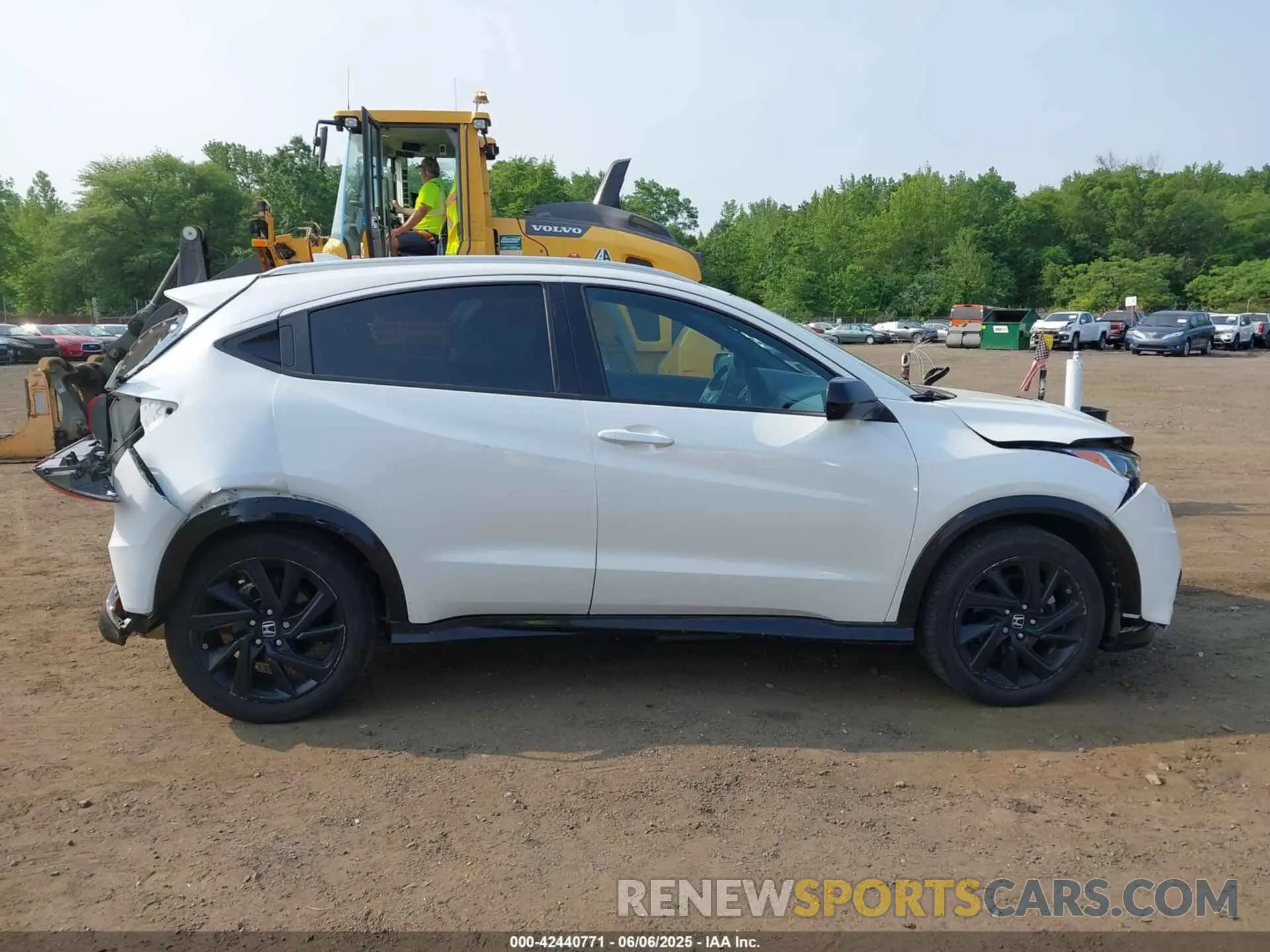 13 Photograph of a damaged car 3CZRU6H13MM755555 HONDA HR-V 2021