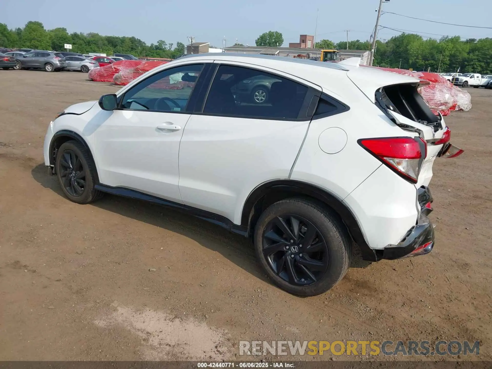 3 Photograph of a damaged car 3CZRU6H13MM755555 HONDA HR-V 2021