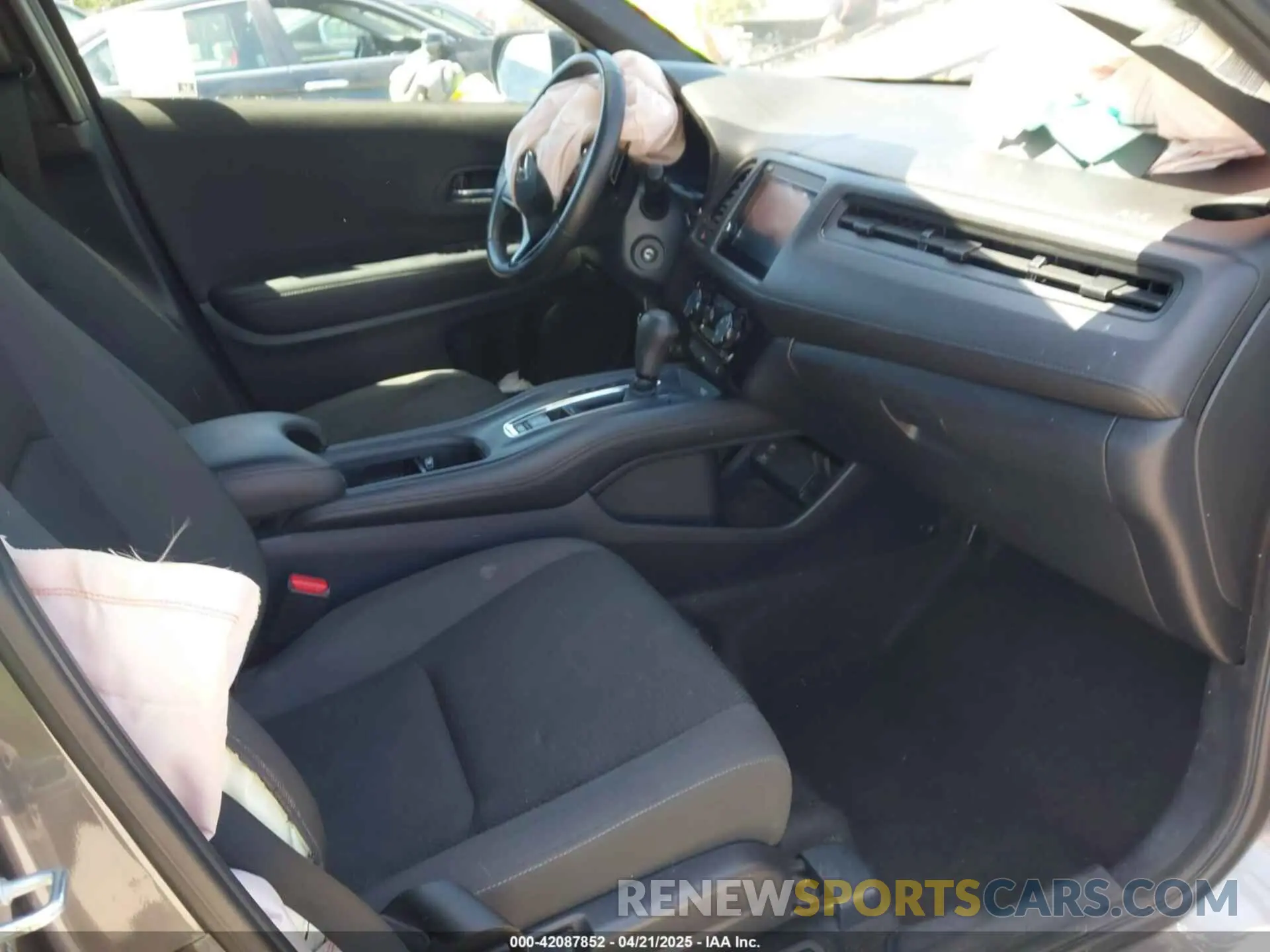 11 Photograph of a damaged car 3CZRU6H15MM733539 HONDA HR-V 2021