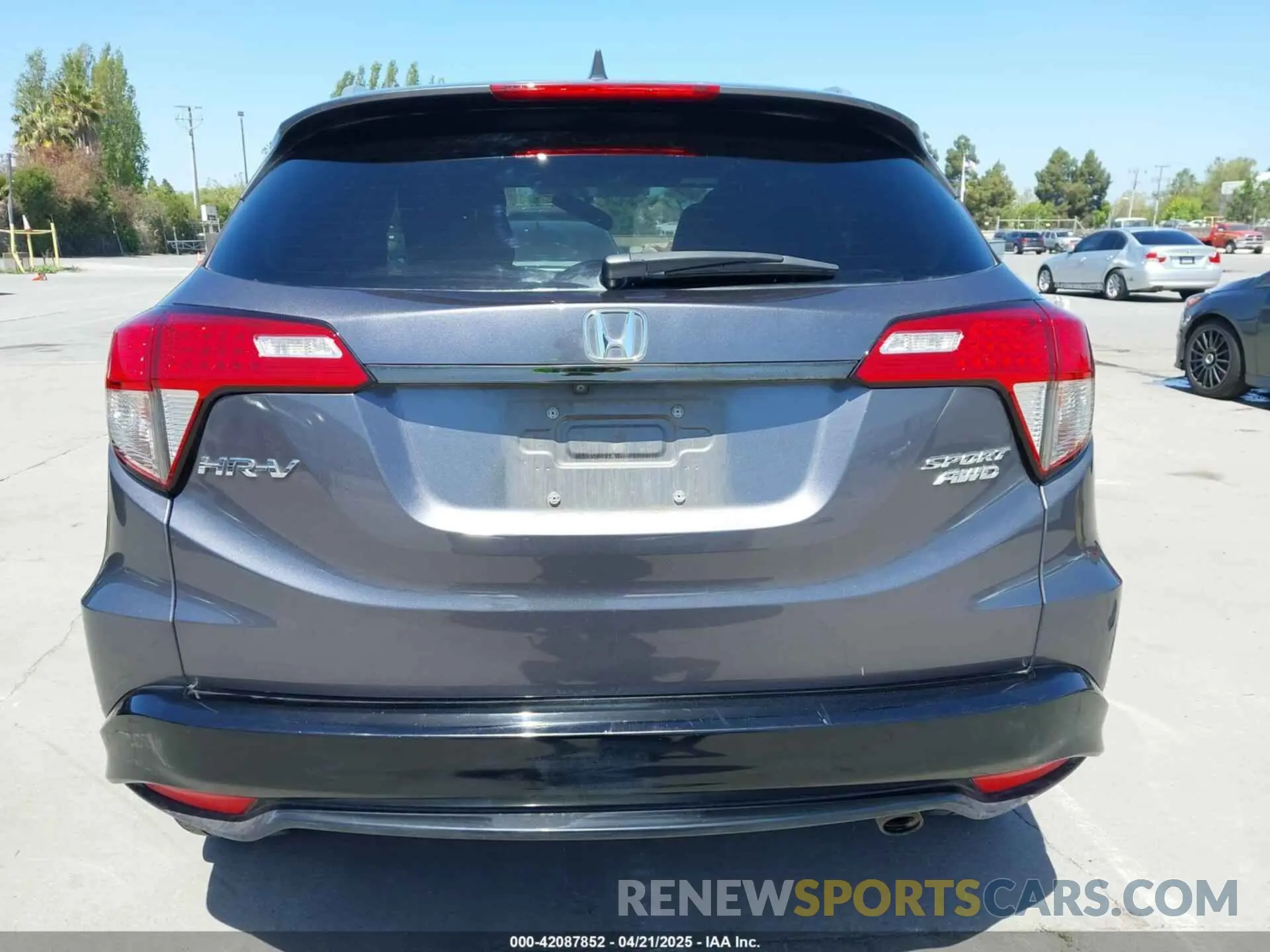 17 Photograph of a damaged car 3CZRU6H15MM733539 HONDA HR-V 2021