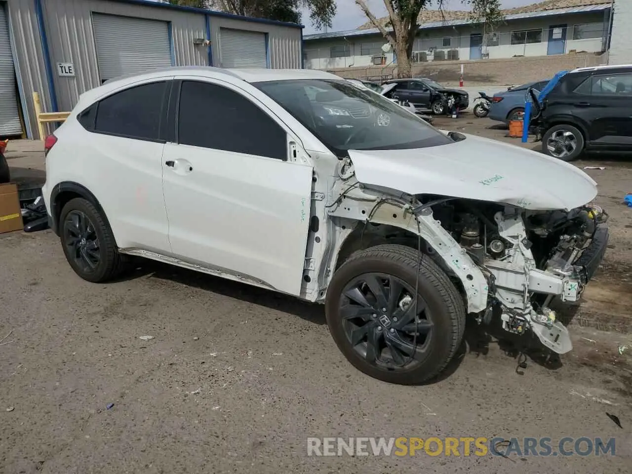 4 Photograph of a damaged car 3CZRU6H16MM740645 HONDA HR-V 2021