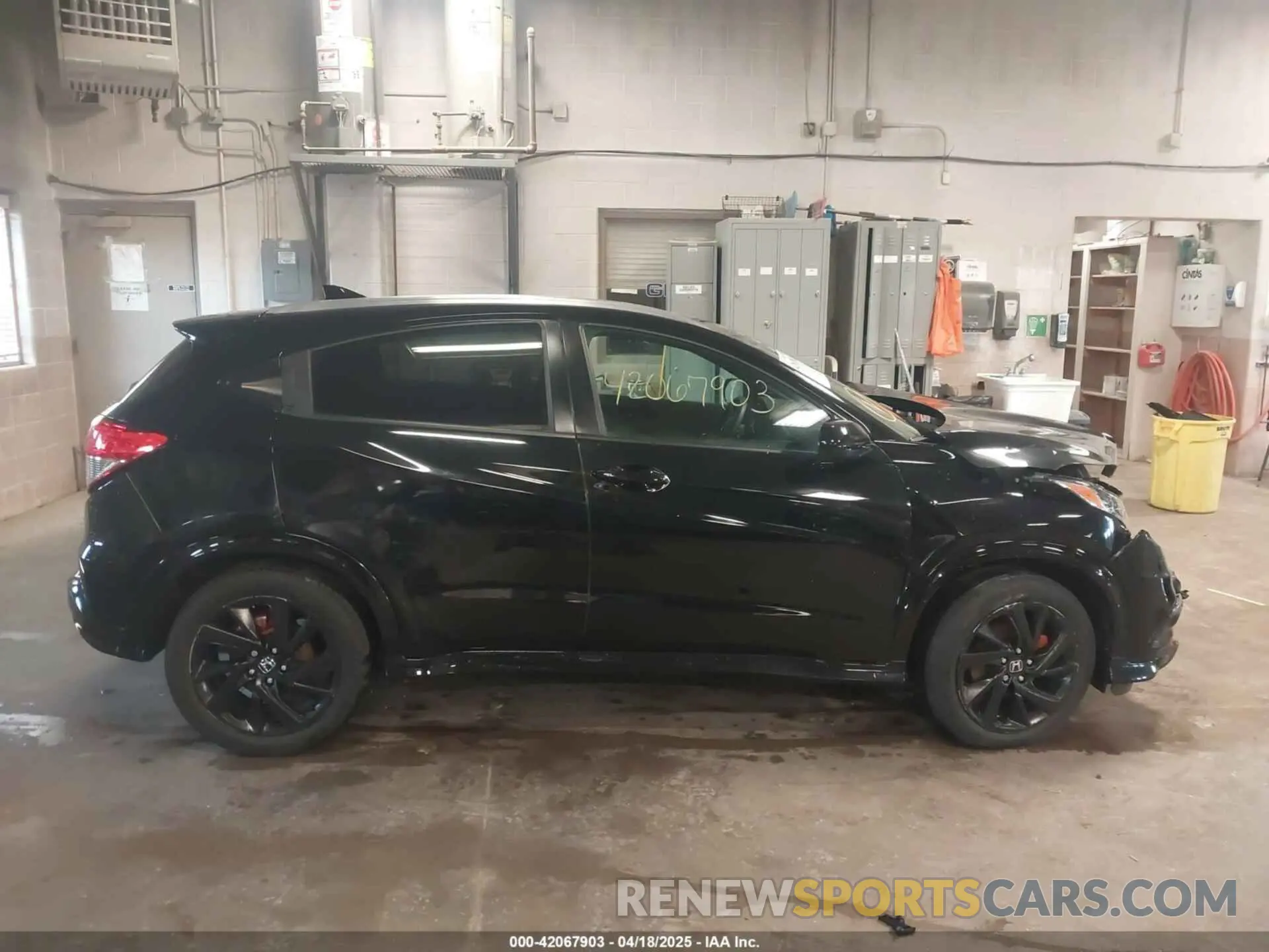 13 Photograph of a damaged car 3CZRU6H16MM743688 HONDA HR-V 2021