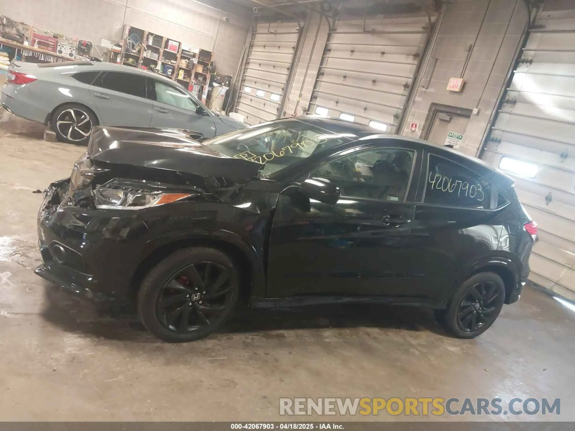 14 Photograph of a damaged car 3CZRU6H16MM743688 HONDA HR-V 2021