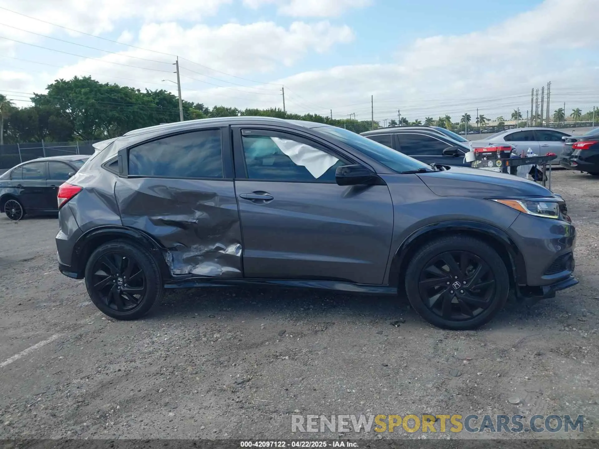13 Photograph of a damaged car 3CZRU6H17MM730397 HONDA HR-V 2021