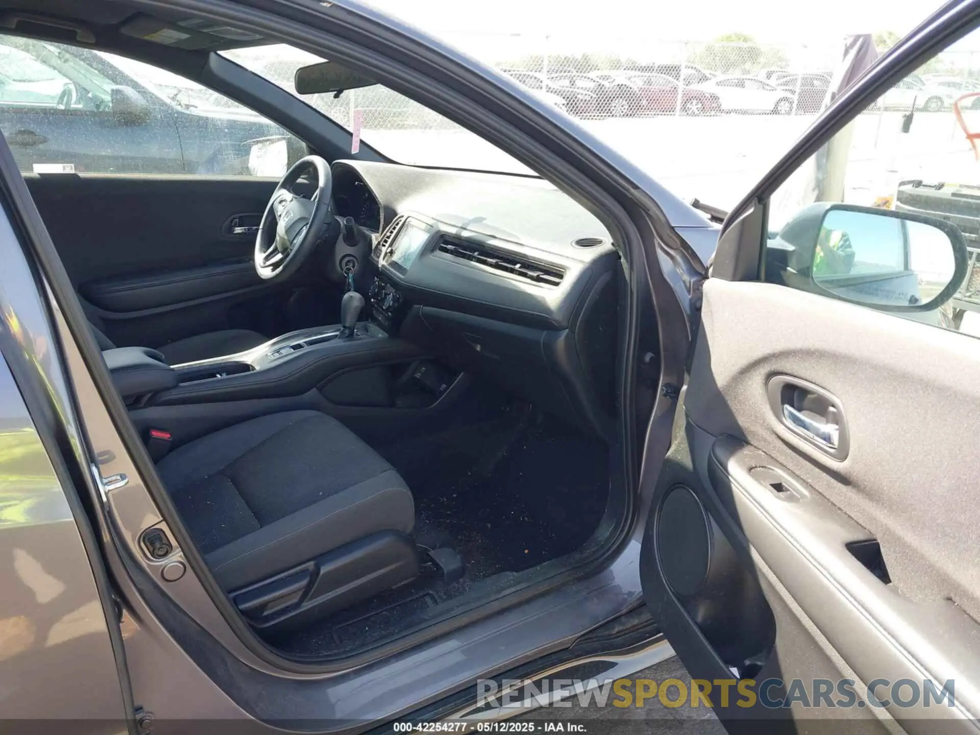 5 Photograph of a damaged car 3CZRU6H19MM742003 HONDA HR-V 2021