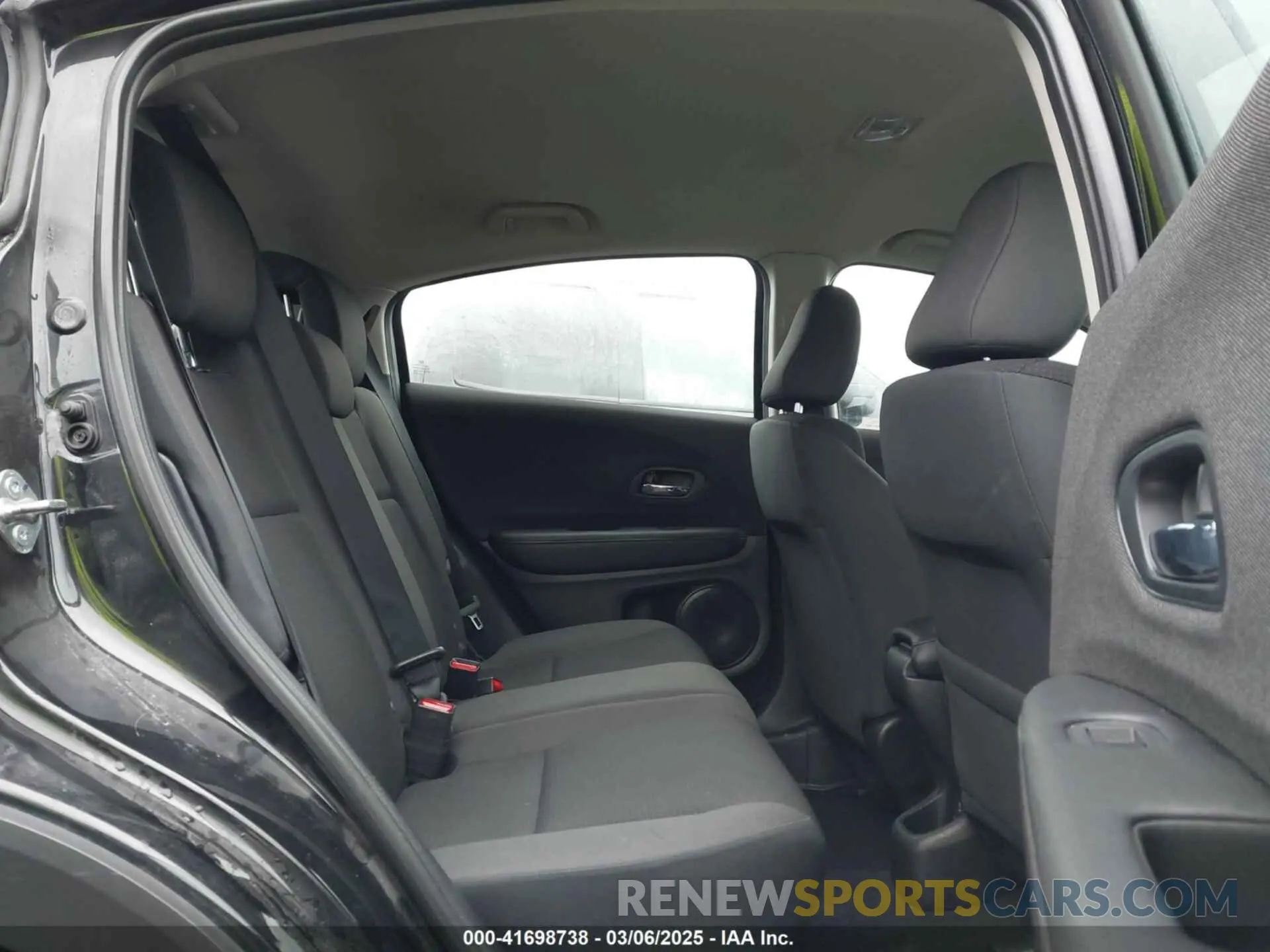8 Photograph of a damaged car 3CZRU6H30MM711305 HONDA HR-V 2021
