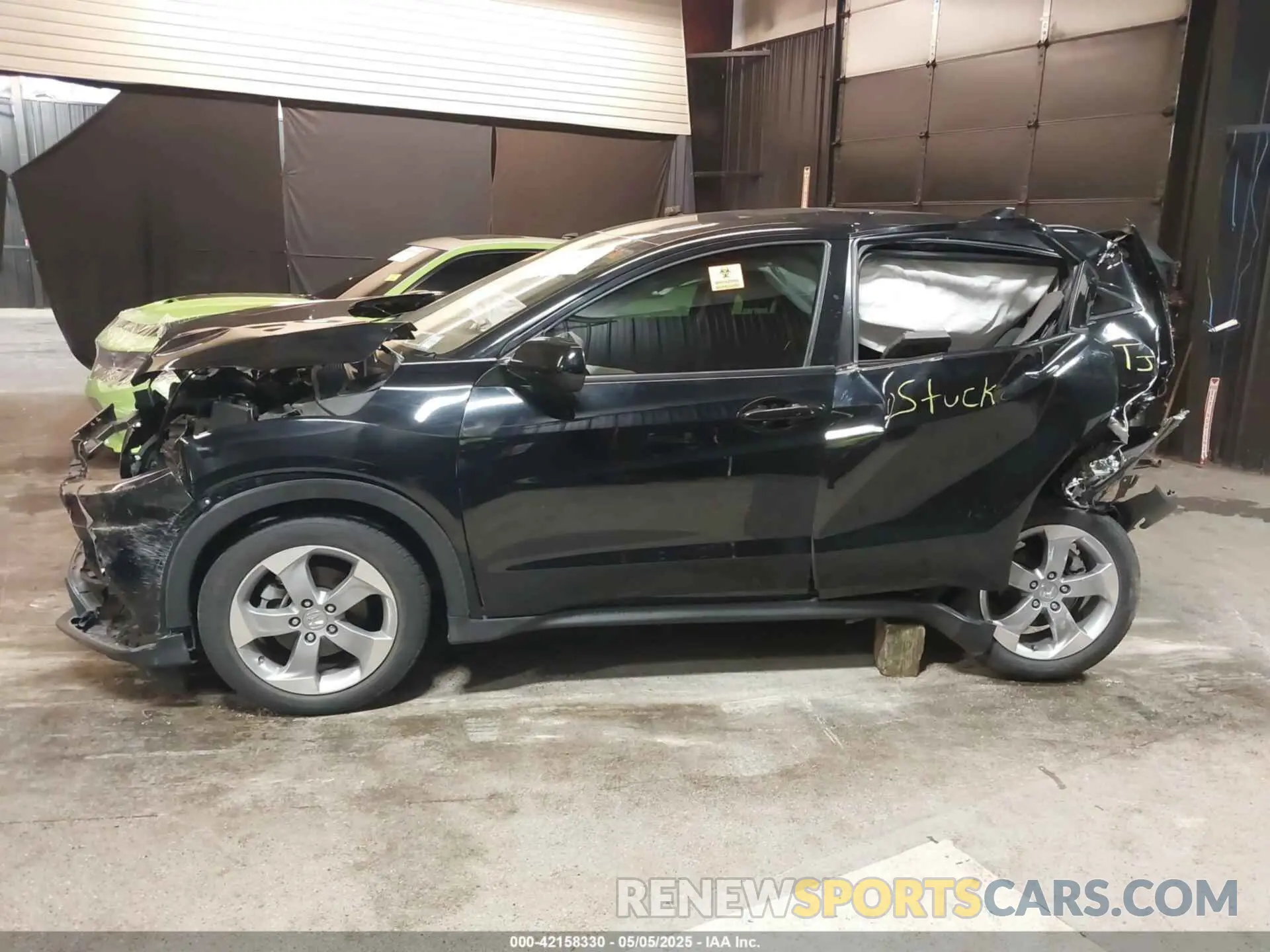 14 Photograph of a damaged car 3CZRU6H31MM703777 HONDA HR-V 2021