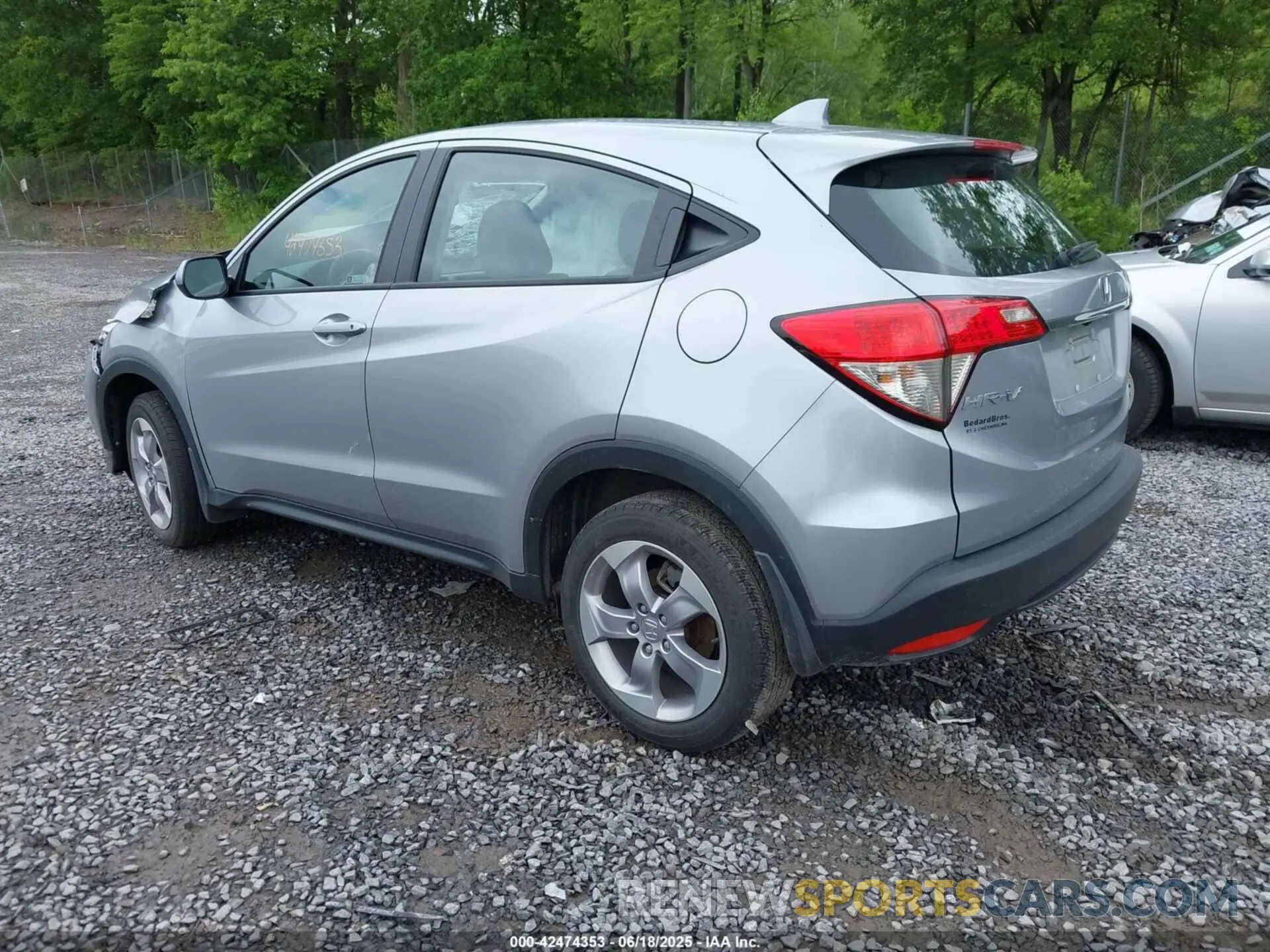 3 Photograph of a damaged car 3CZRU6H32MM716117 HONDA HR-V 2021