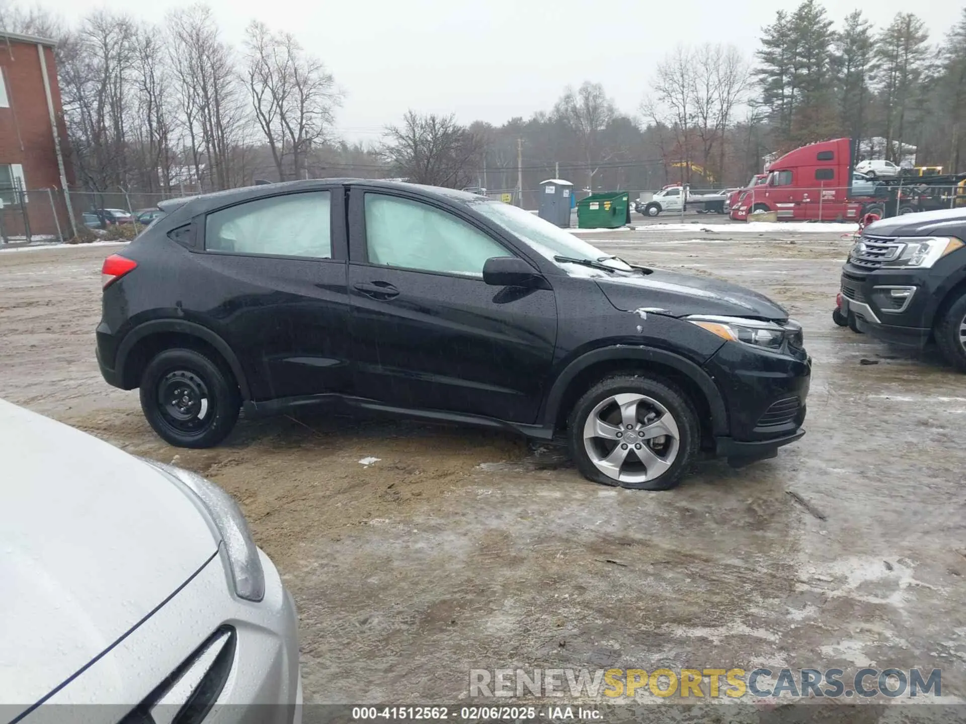 12 Photograph of a damaged car 3CZRU6H32MM747657 HONDA HR-V 2021