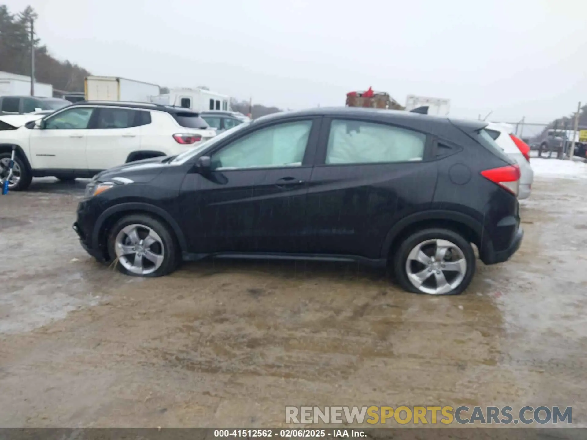 13 Photograph of a damaged car 3CZRU6H32MM747657 HONDA HR-V 2021