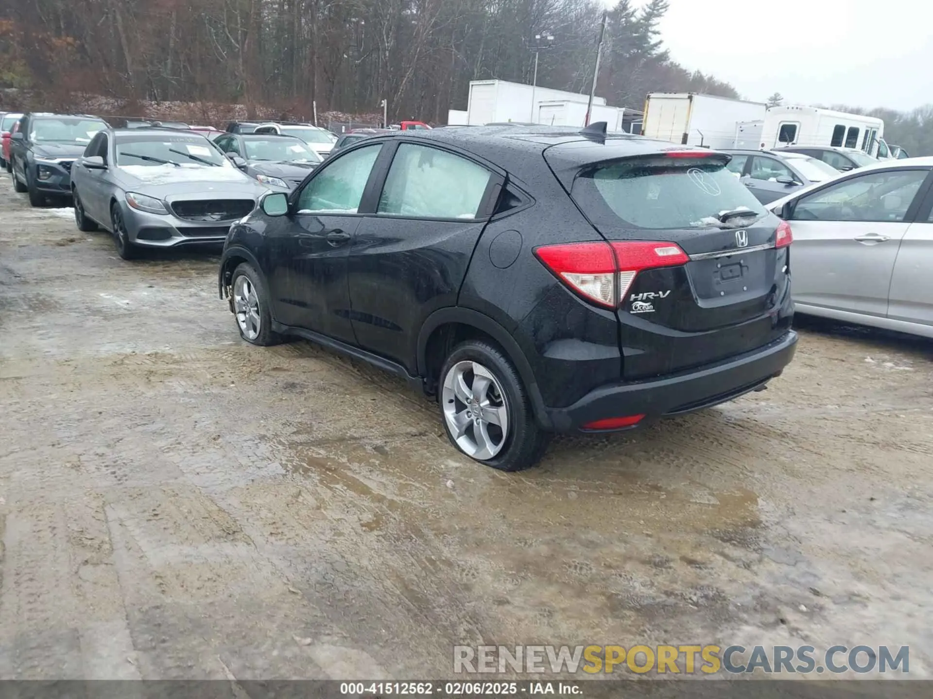 3 Photograph of a damaged car 3CZRU6H32MM747657 HONDA HR-V 2021