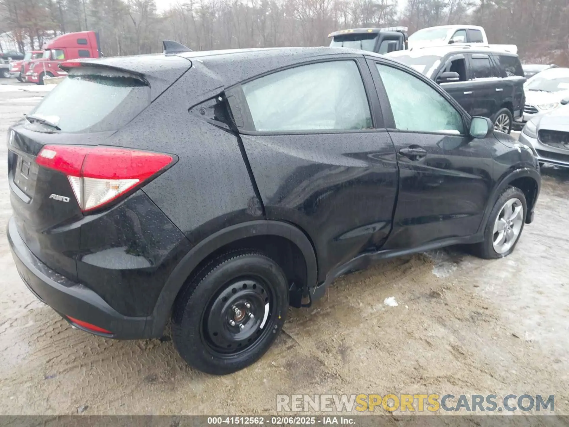 4 Photograph of a damaged car 3CZRU6H32MM747657 HONDA HR-V 2021
