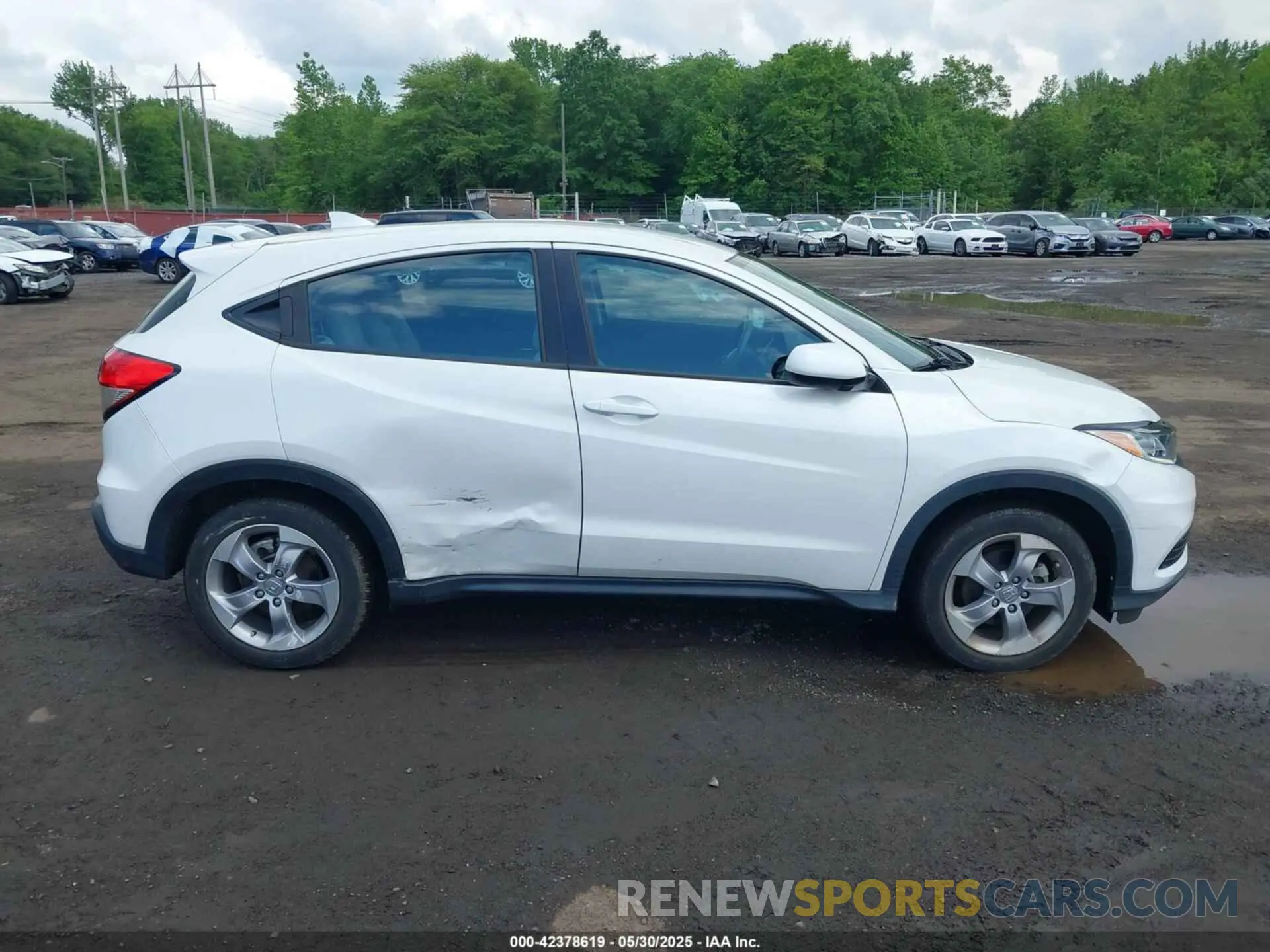 13 Photograph of a damaged car 3CZRU6H33MM713890 HONDA HR-V 2021