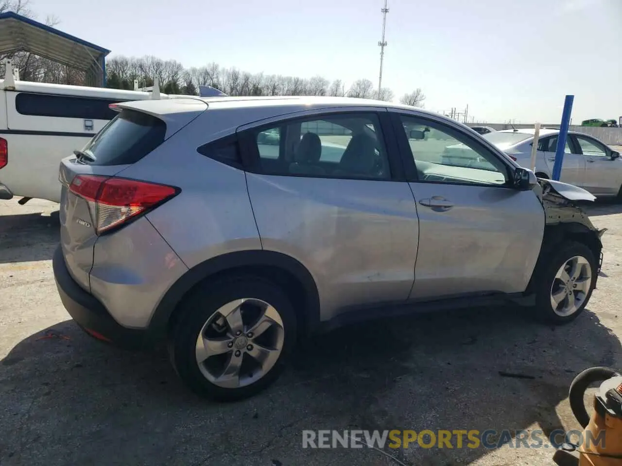 3 Photograph of a damaged car 3CZRU6H33MM726929 HONDA HR-V 2021
