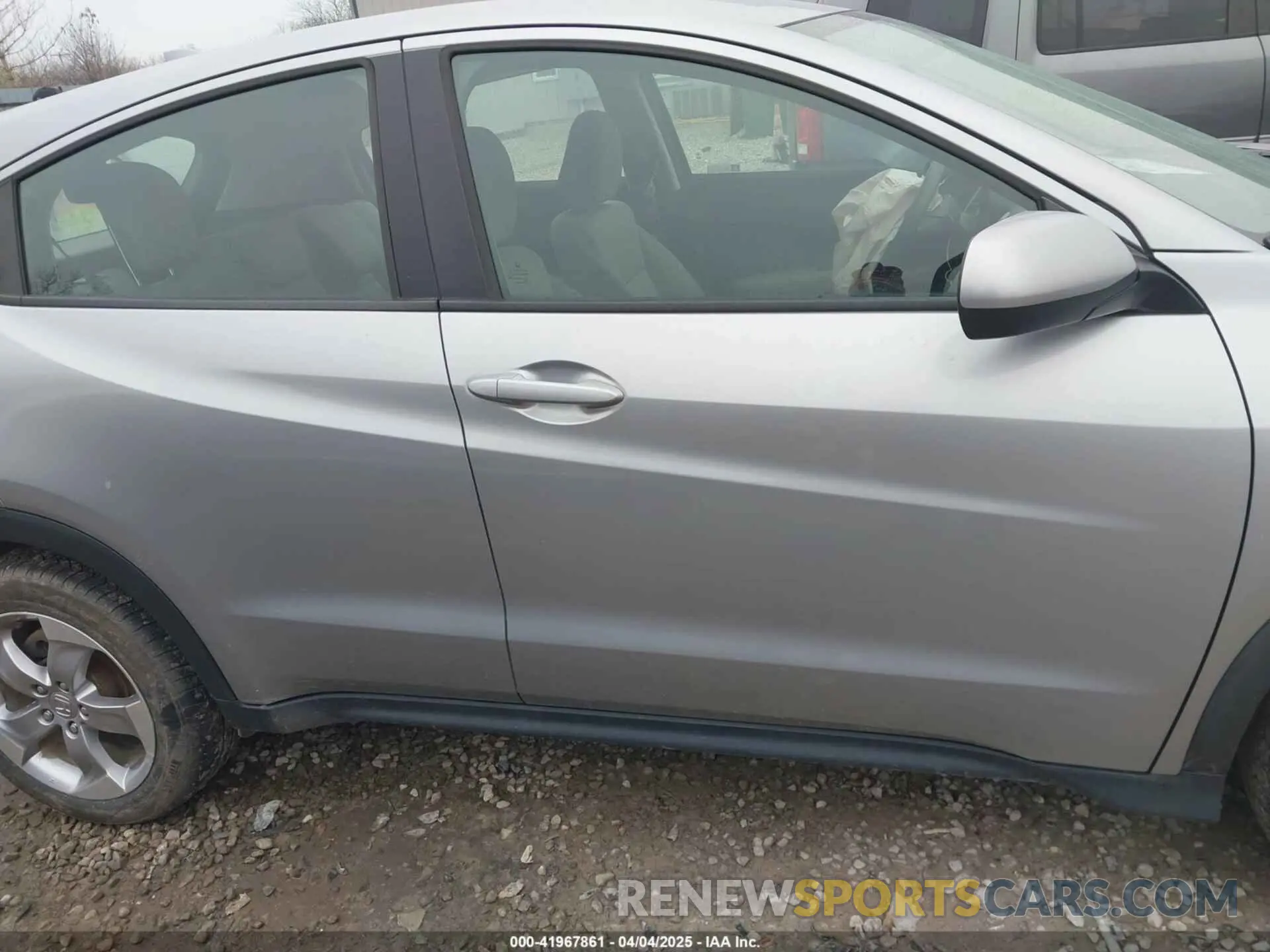 13 Photograph of a damaged car 3CZRU6H33MM743925 HONDA HR-V 2021