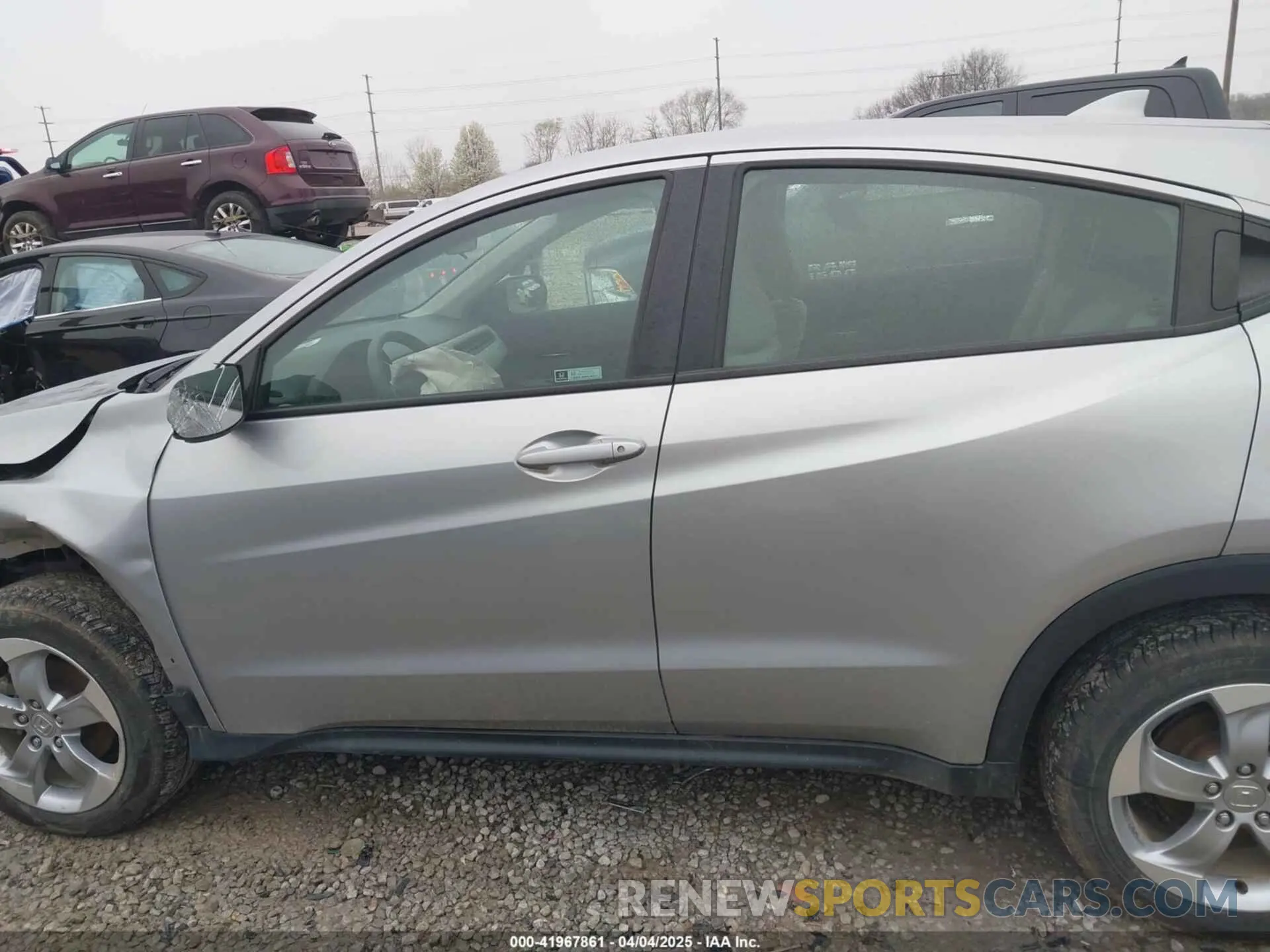 14 Photograph of a damaged car 3CZRU6H33MM743925 HONDA HR-V 2021