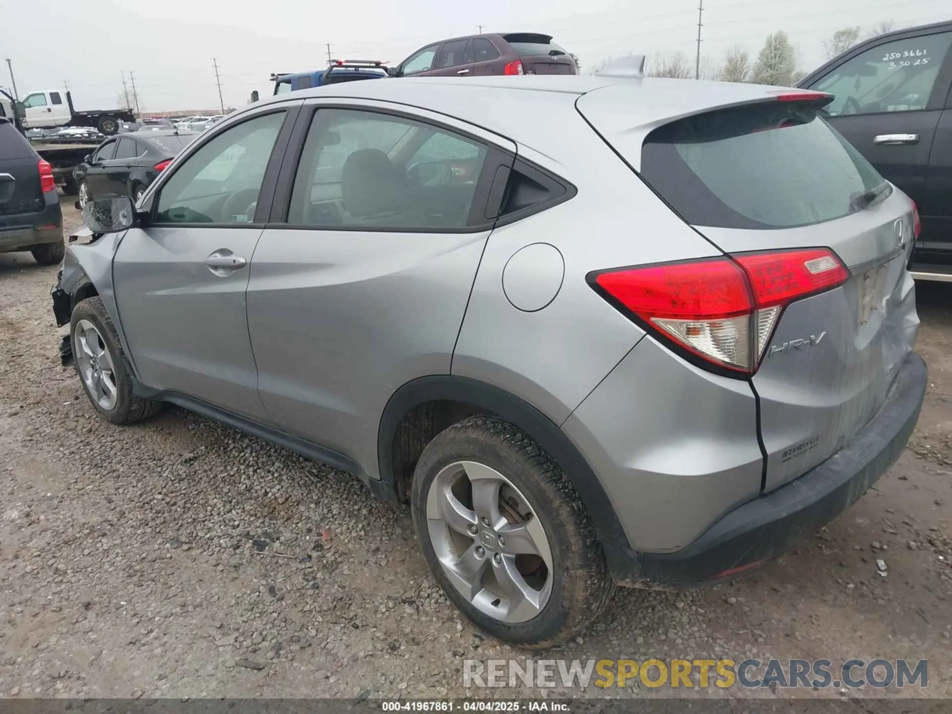 3 Photograph of a damaged car 3CZRU6H33MM743925 HONDA HR-V 2021