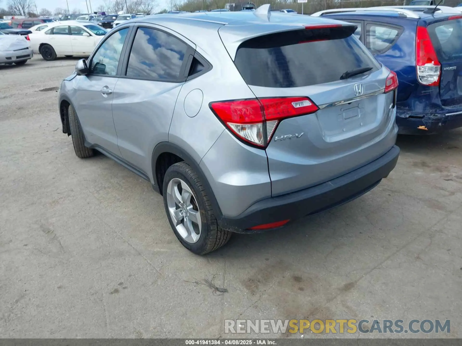 3 Photograph of a damaged car 3CZRU6H34MM738782 HONDA HR-V 2021
