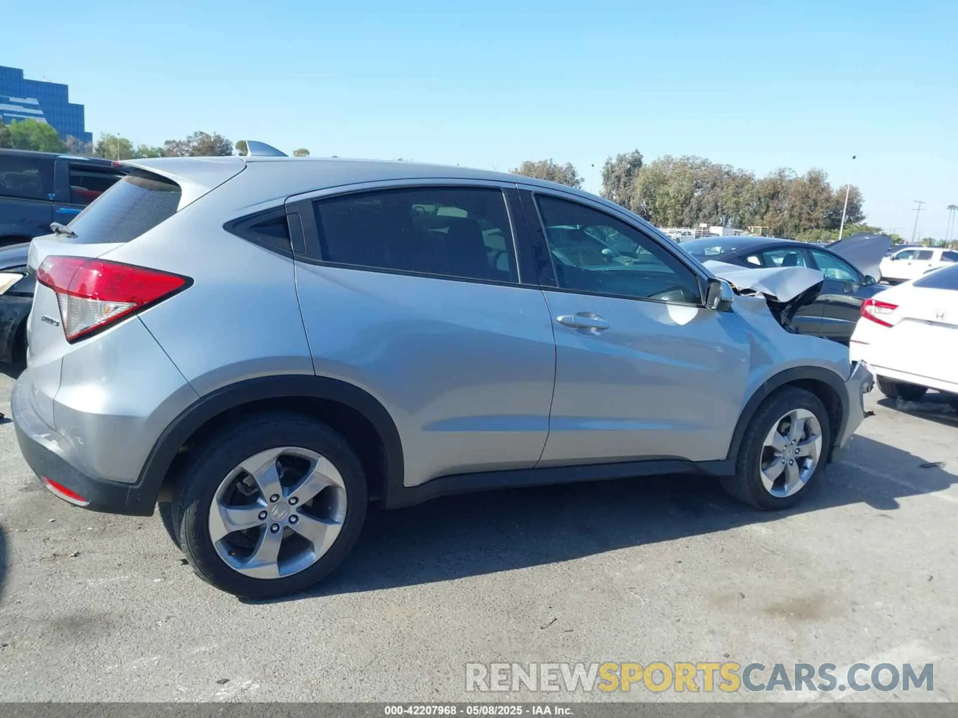 14 Photograph of a damaged car 3CZRU6H35MM756417 HONDA HR-V 2021
