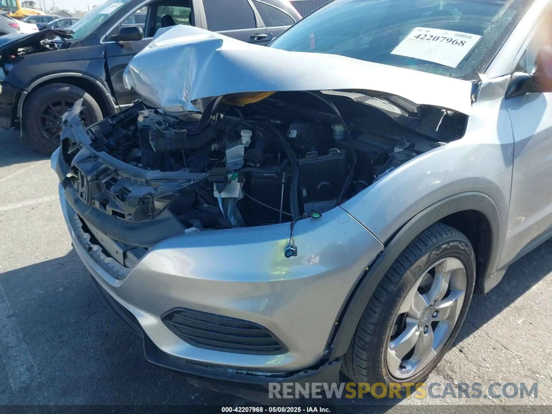 19 Photograph of a damaged car 3CZRU6H35MM756417 HONDA HR-V 2021