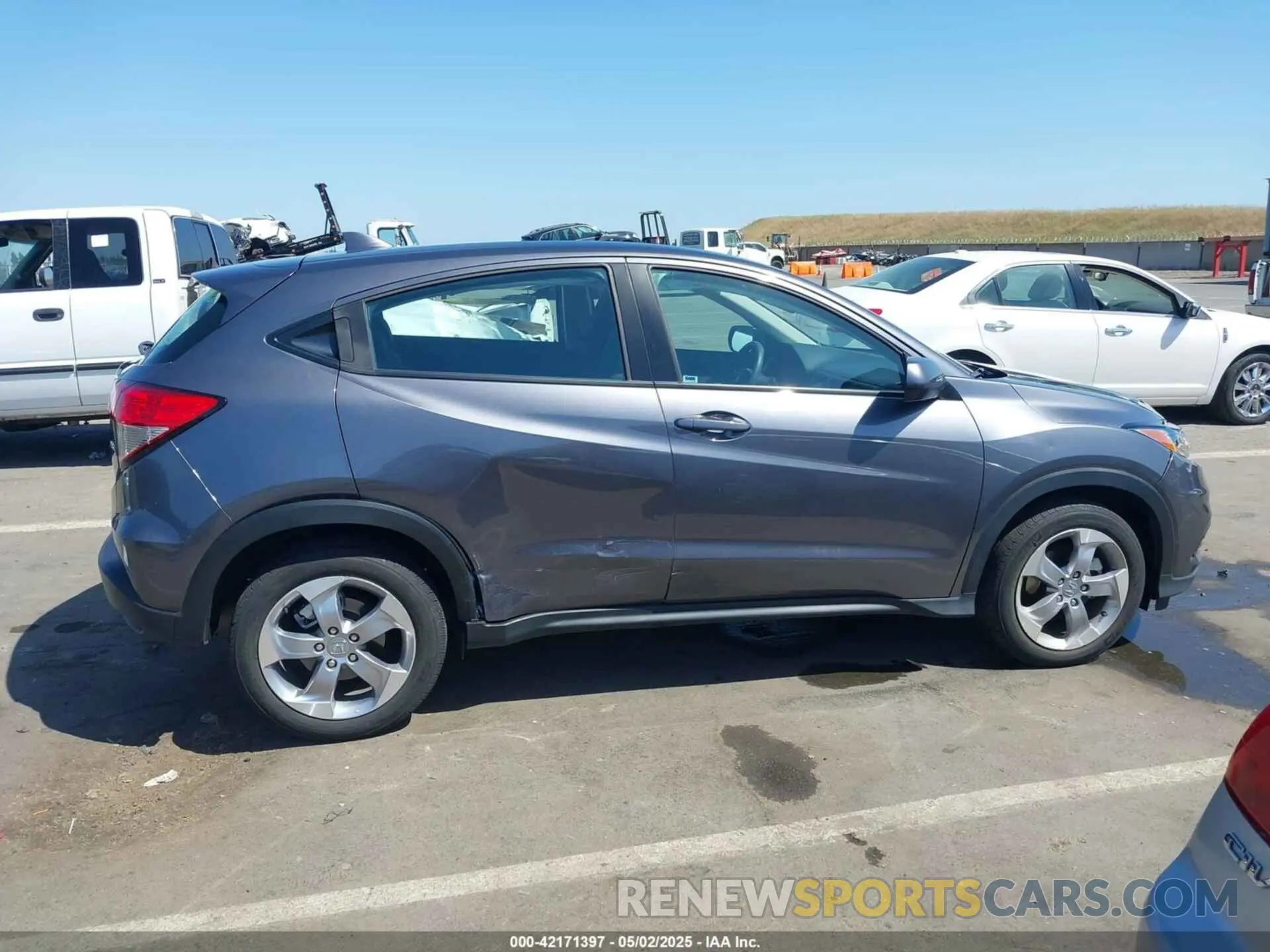 13 Photograph of a damaged car 3CZRU6H37MM713309 HONDA HR-V 2021