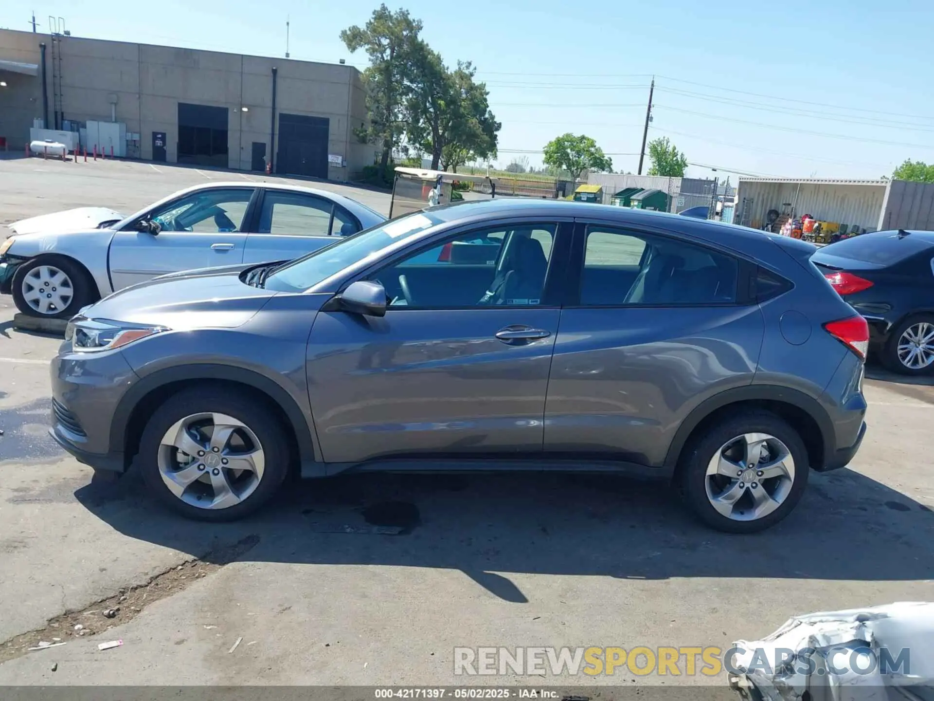 14 Photograph of a damaged car 3CZRU6H37MM713309 HONDA HR-V 2021
