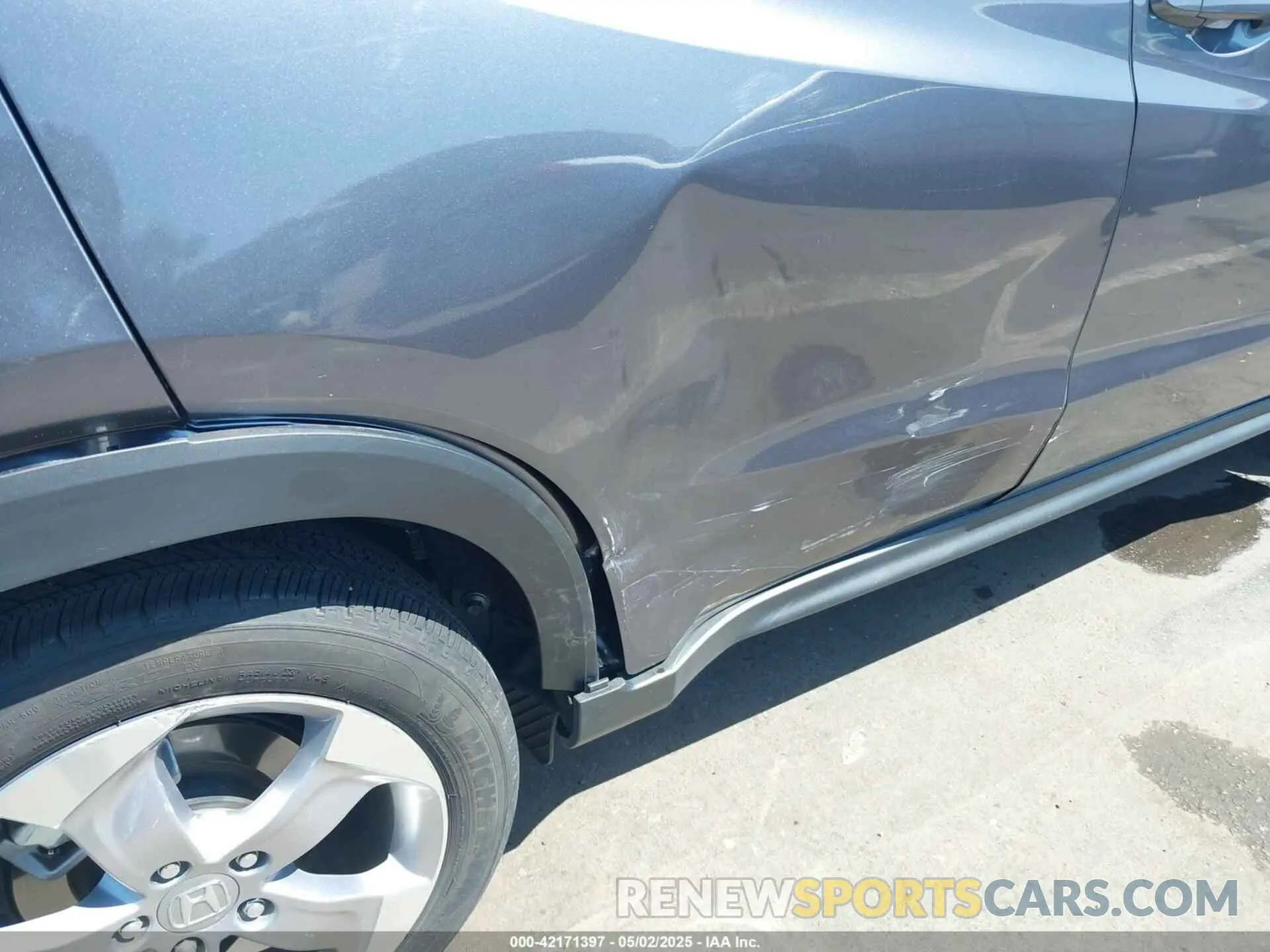 17 Photograph of a damaged car 3CZRU6H37MM713309 HONDA HR-V 2021