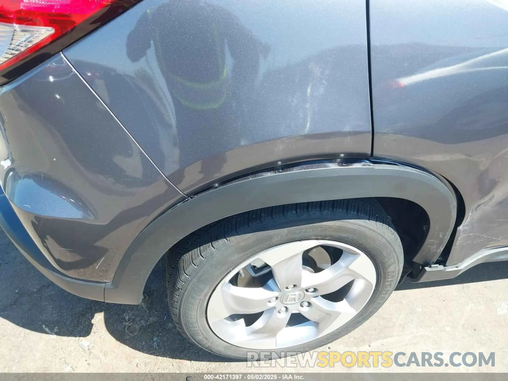 18 Photograph of a damaged car 3CZRU6H37MM713309 HONDA HR-V 2021