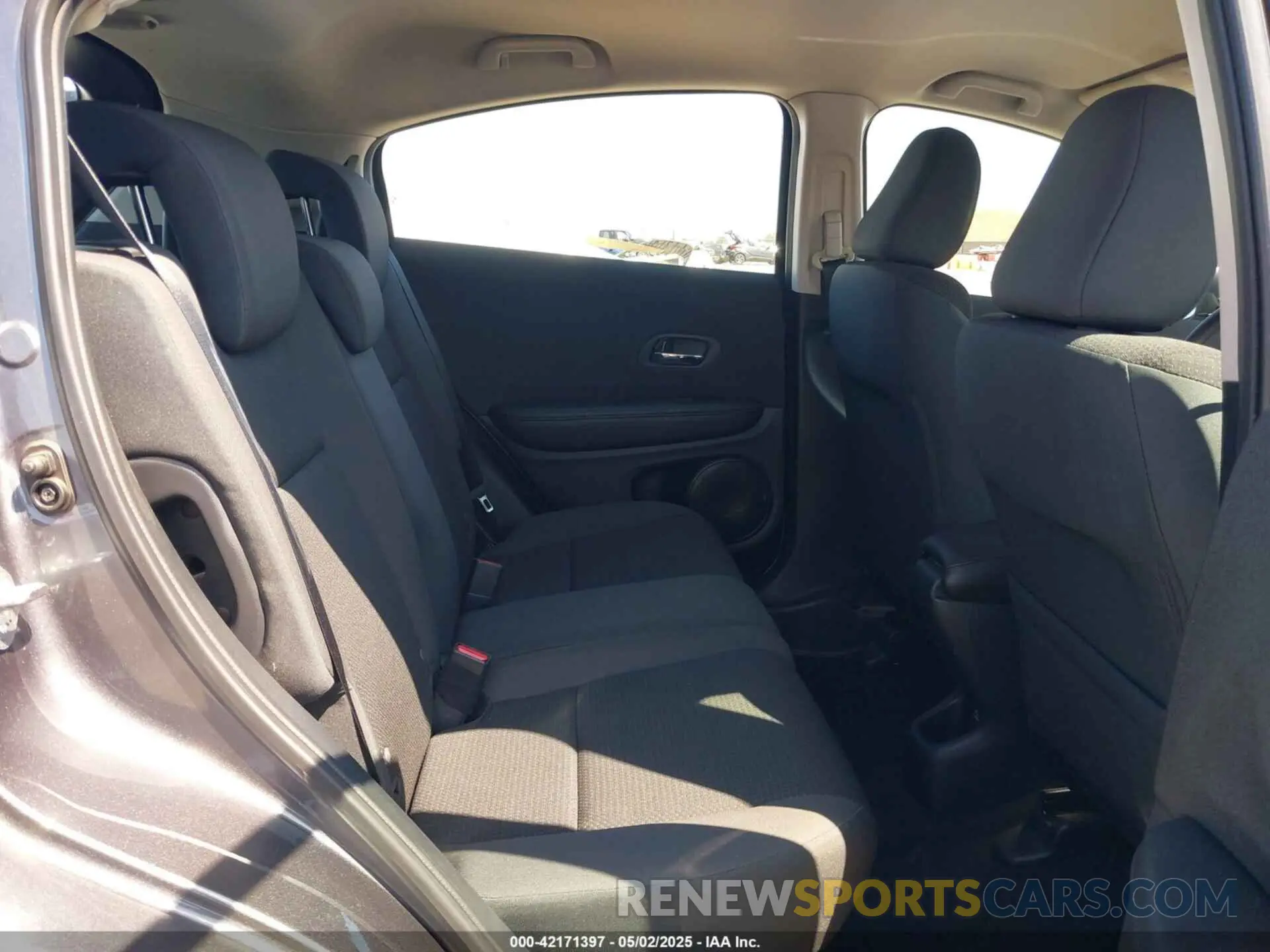 8 Photograph of a damaged car 3CZRU6H37MM713309 HONDA HR-V 2021