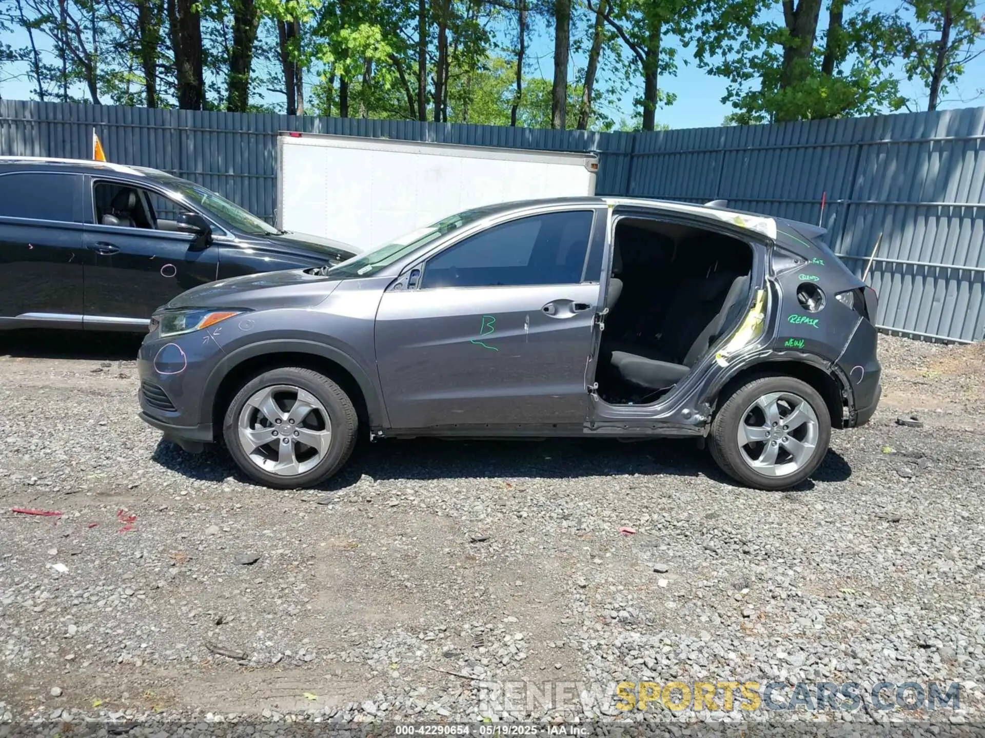 14 Photograph of a damaged car 3CZRU6H38MM747016 HONDA HR-V 2021