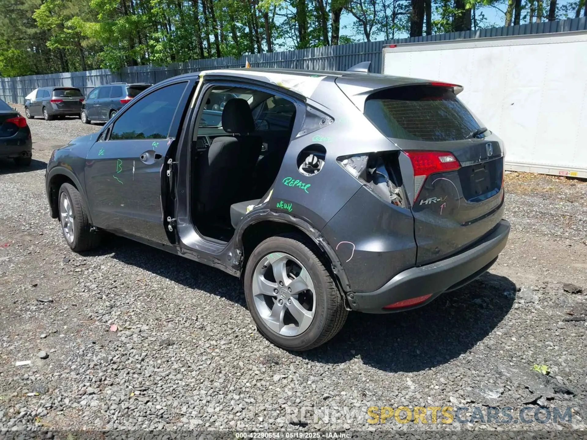 3 Photograph of a damaged car 3CZRU6H38MM747016 HONDA HR-V 2021