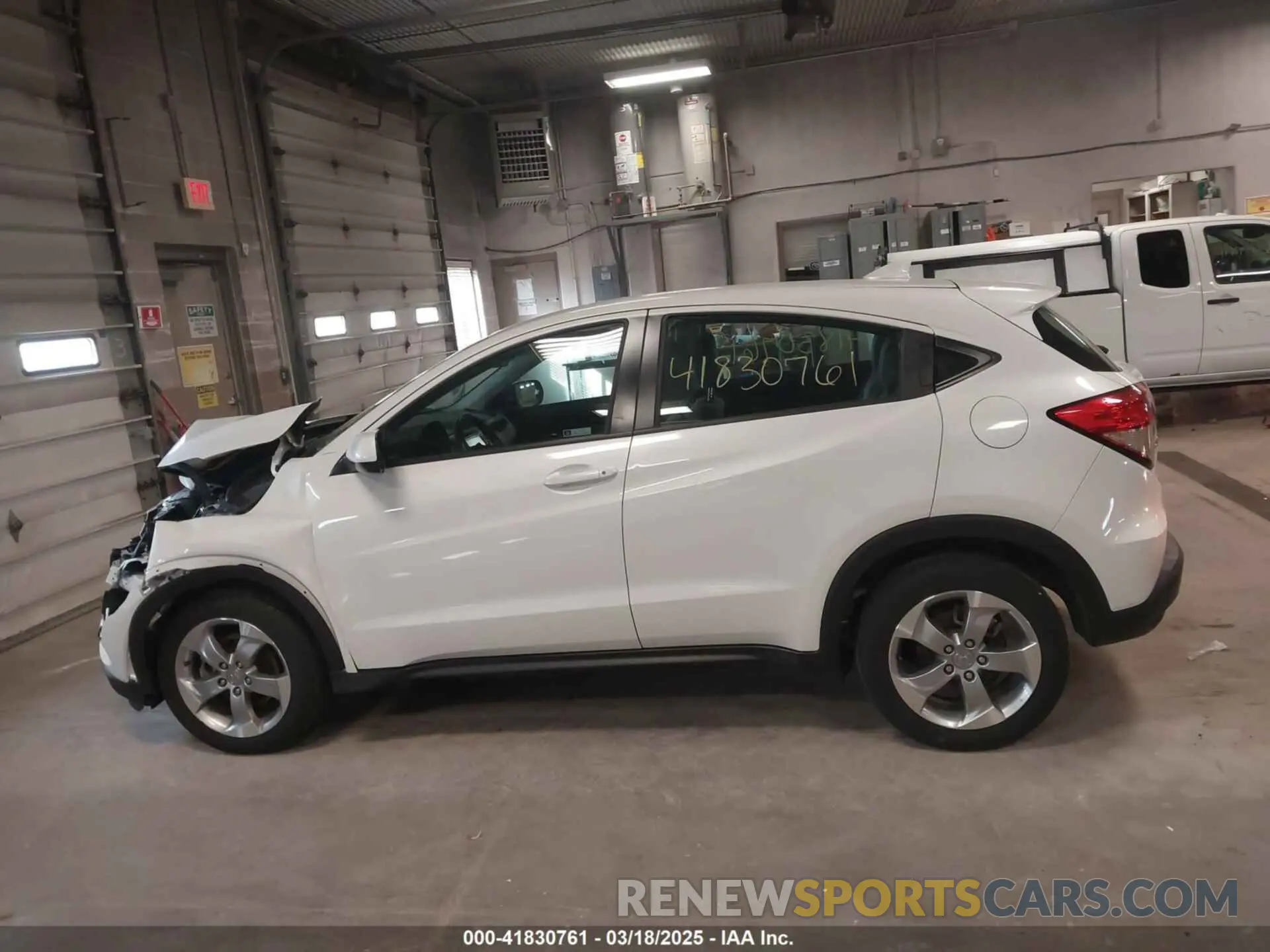 14 Photograph of a damaged car 3CZRU6H39MM734422 HONDA HR-V 2021