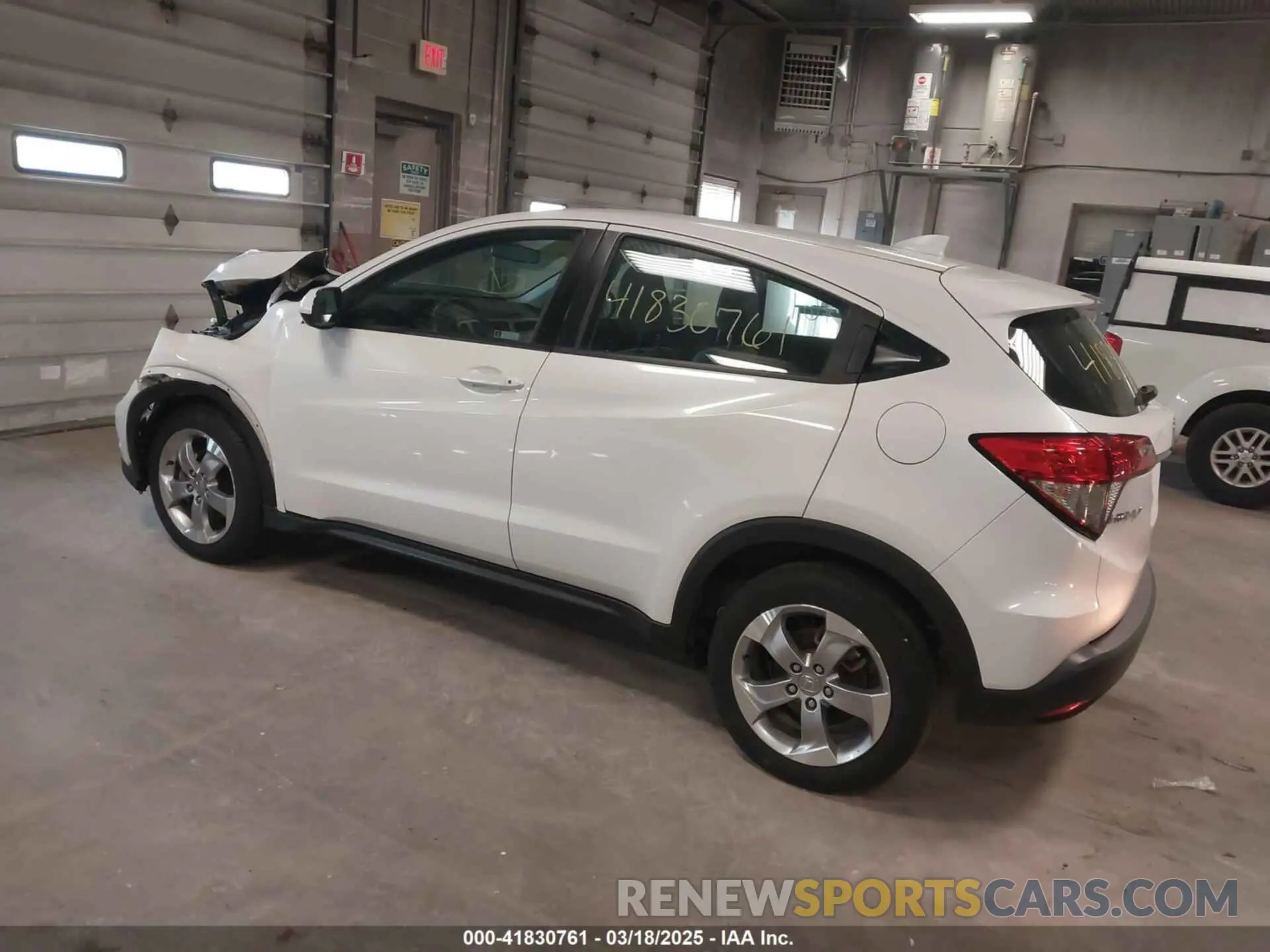 3 Photograph of a damaged car 3CZRU6H39MM734422 HONDA HR-V 2021