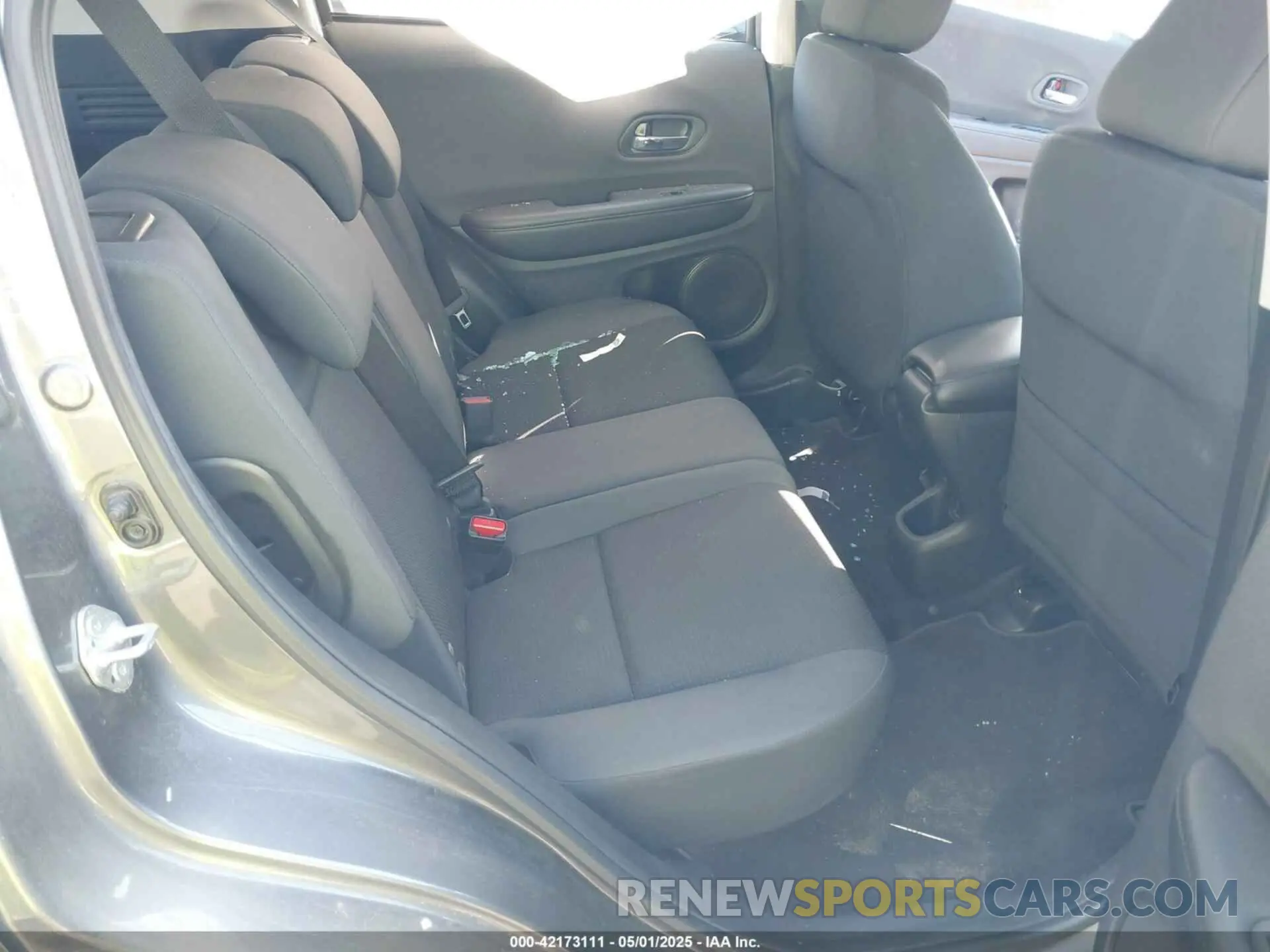 8 Photograph of a damaged car 3CZRU6H3XMM755358 HONDA HR-V 2021